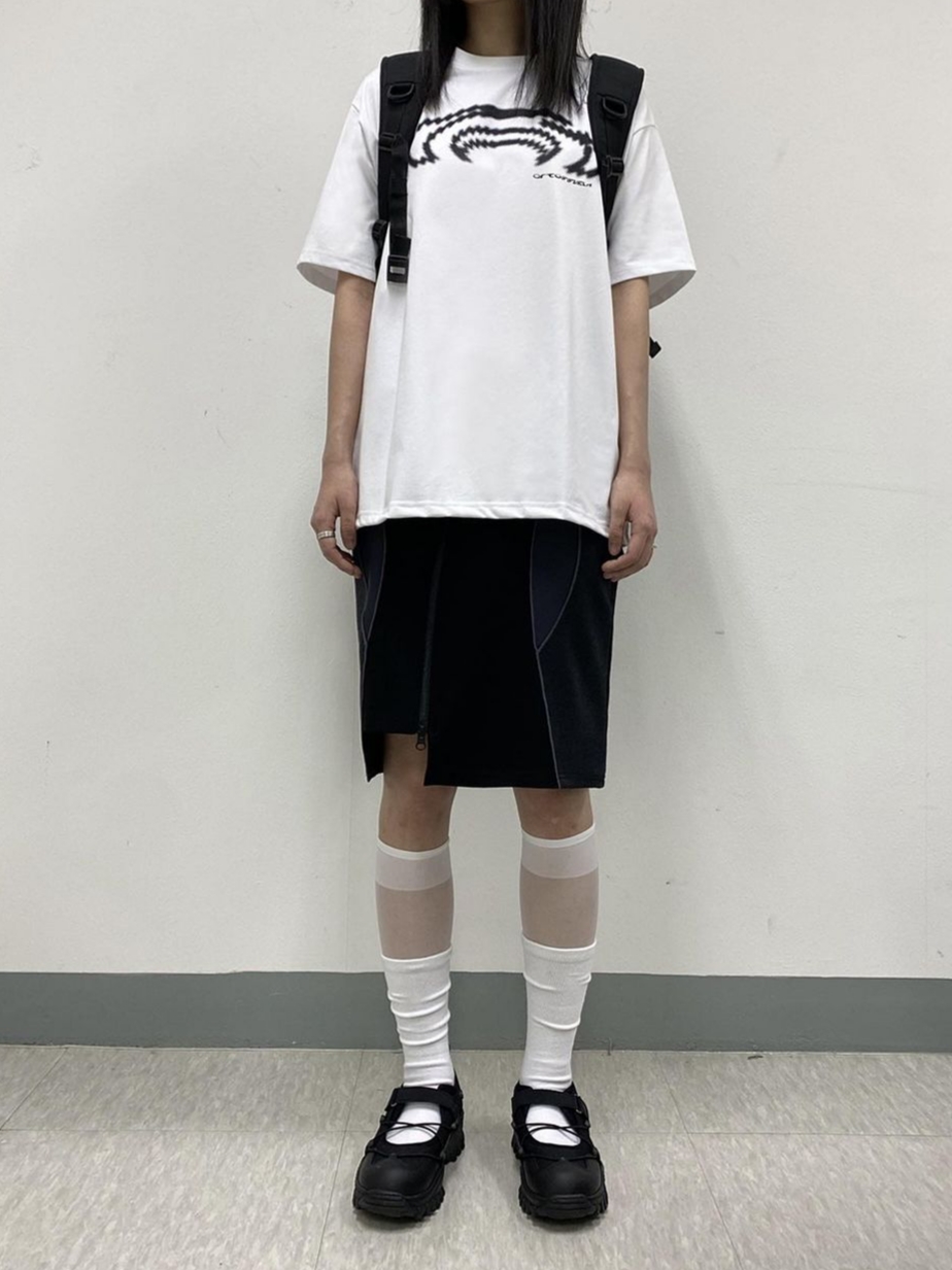 Art of Field Big Symbol Short Sleeve T-Shirt White, Art of Field Unbalanced Midi Skirt Black 착용 스타일 - 2