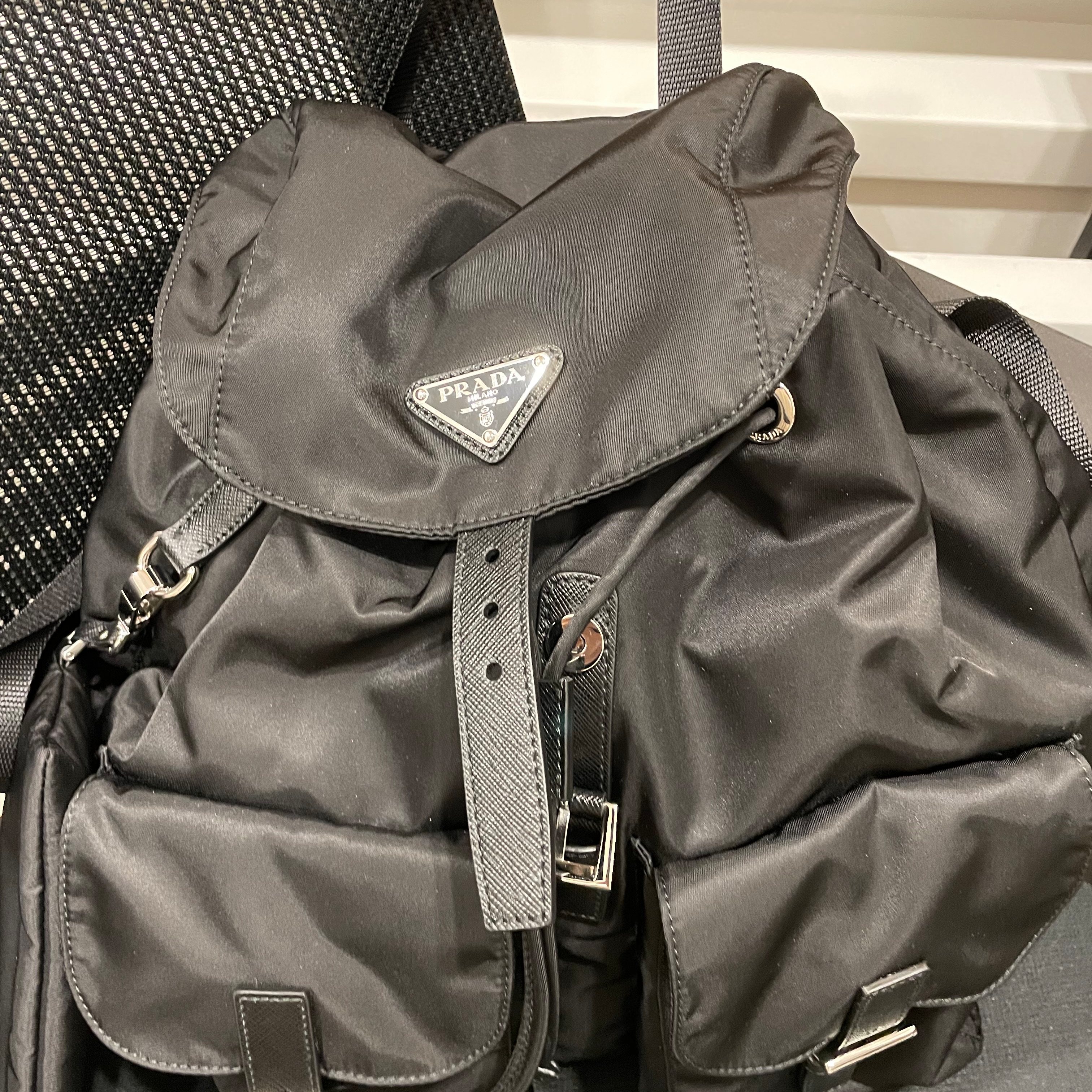 Prada Re-Nylon Medium Backpack Black 착용 스타일
