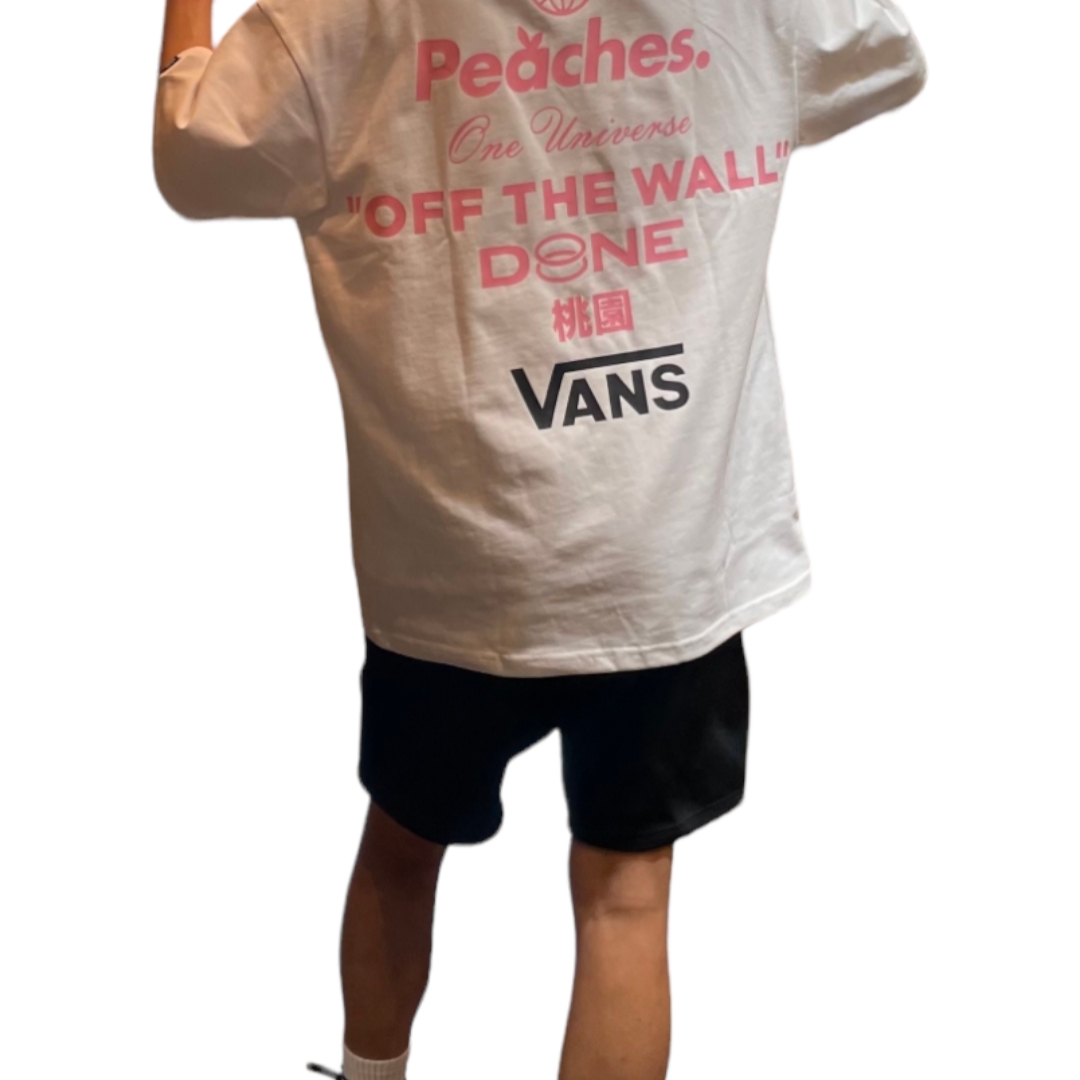 Vans x Peaches. Staple S/S T-Shirt White, Essentials The Core Collection Sweatshorts Stretch Limo 착용 스타일 - 2