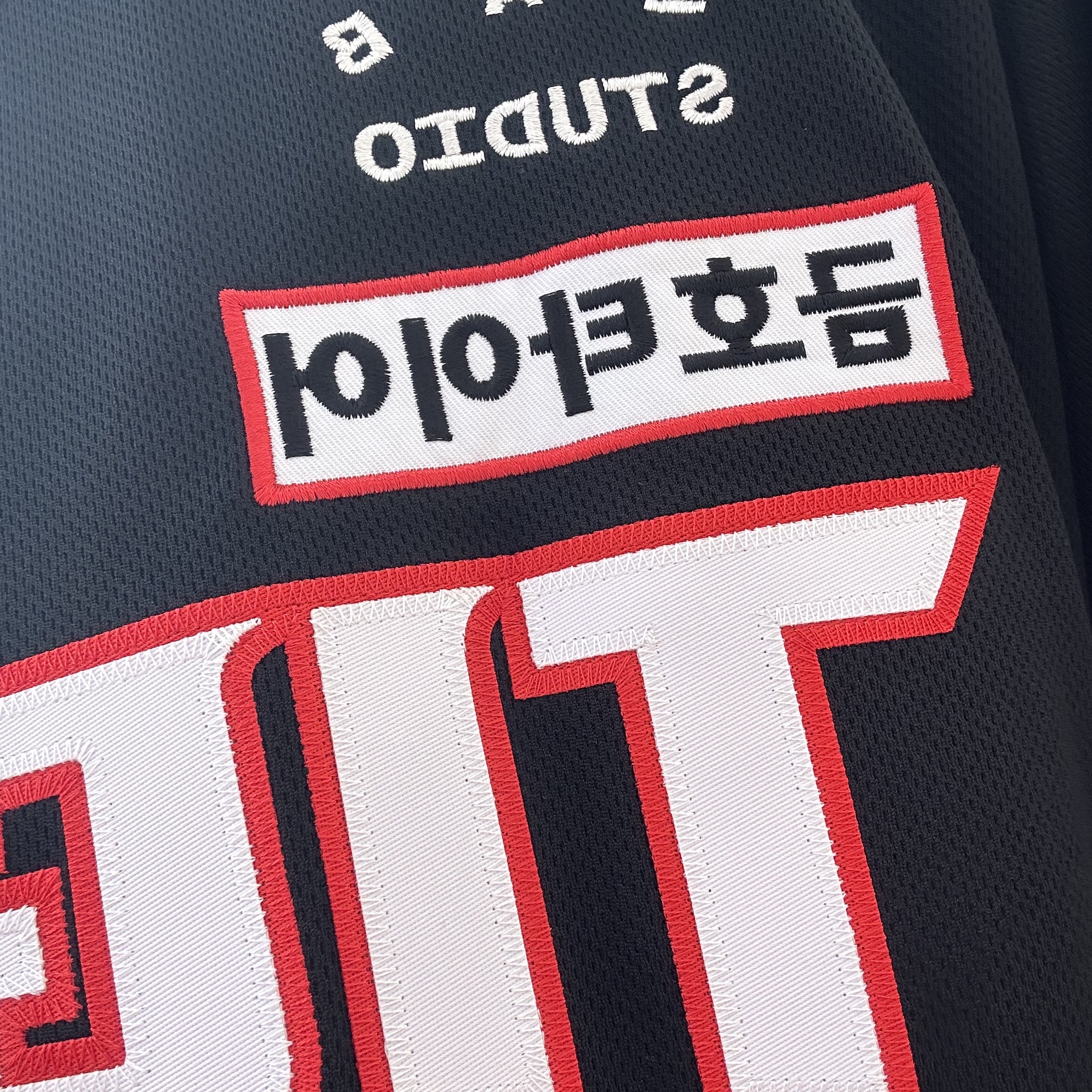 Kia Tigers x IAB Studio 23 Authentic Away Uniform Black (Non Marking Ver.) 착용 스타일