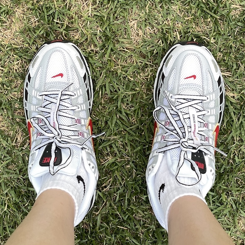(W) Nike P-6000 Metallic Silver Red 착용 스타일