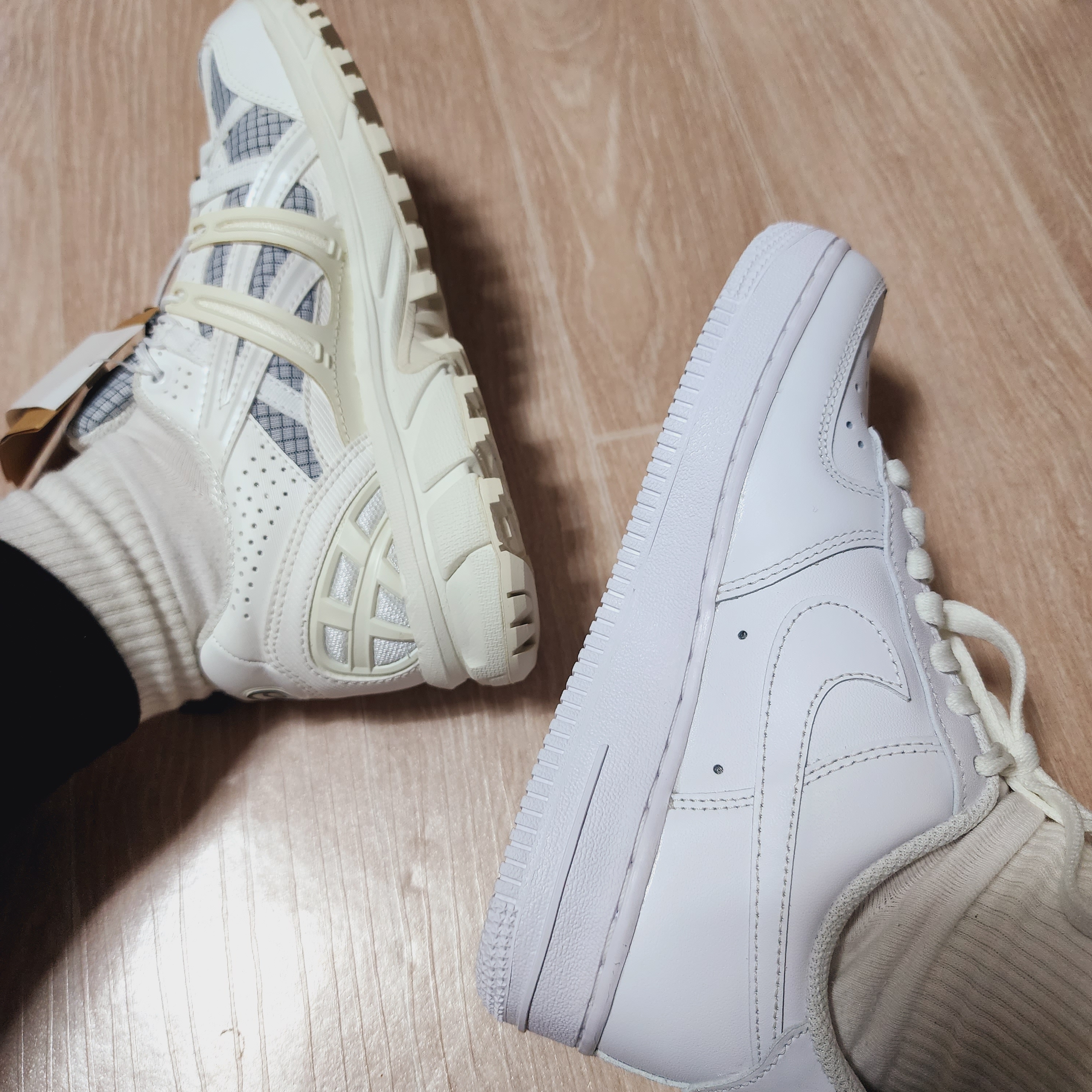 (W) Nike Air Force 1 '07 Low White, (W) Asics x Matin Kim Gel-Sonoma 15-50 Glacier Grey White 착용 스타일