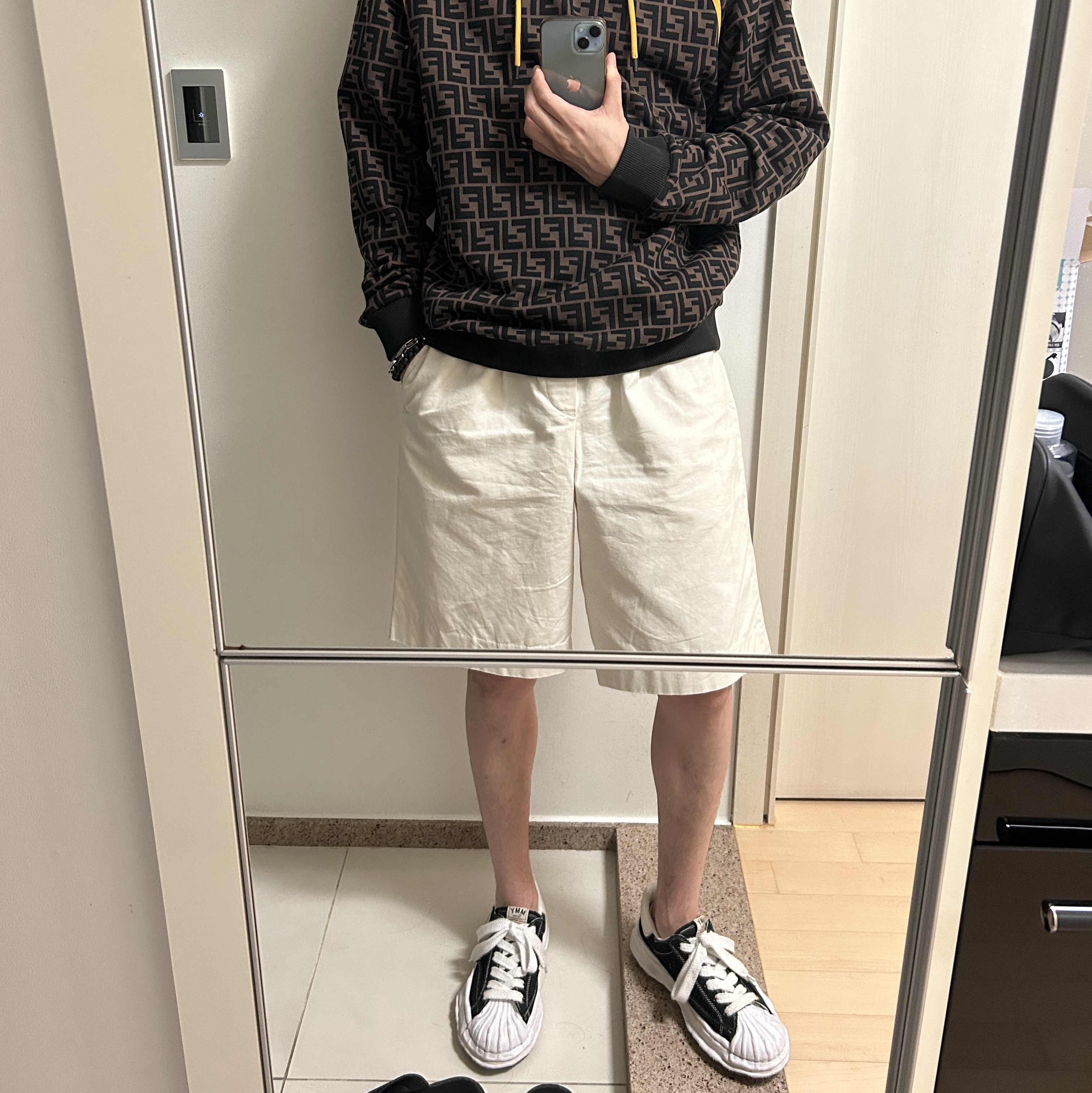 Maison Mihara Yasuhiro Blakey OG Sole Canvas Low-top Sneakers Black White, Louis Vuitton Monogram Chain Bracelet Silver 착용 스타일