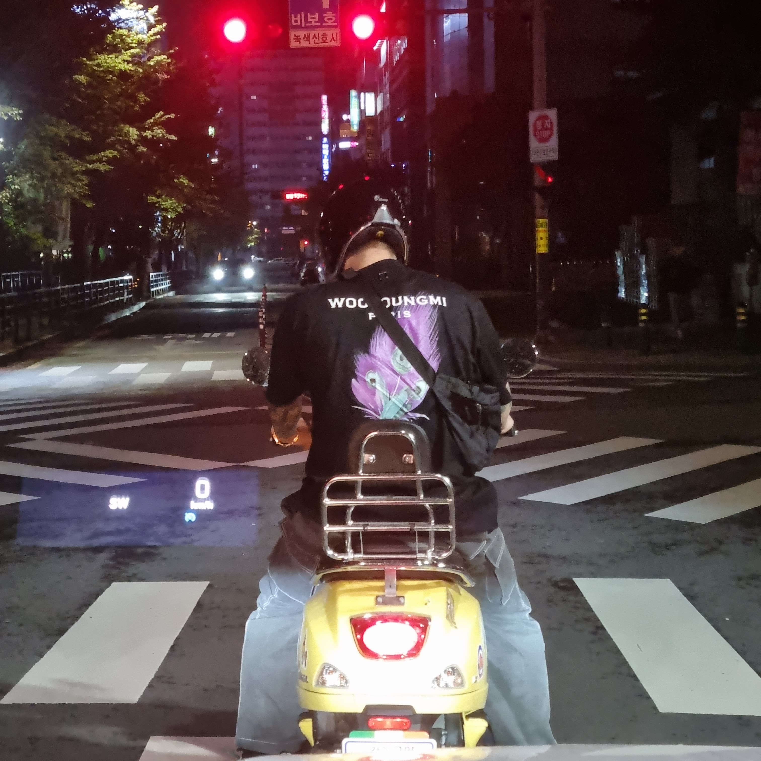 Wooyoungmi Feather Back Logo T-Shirt Black - 23SS 착용 스타일