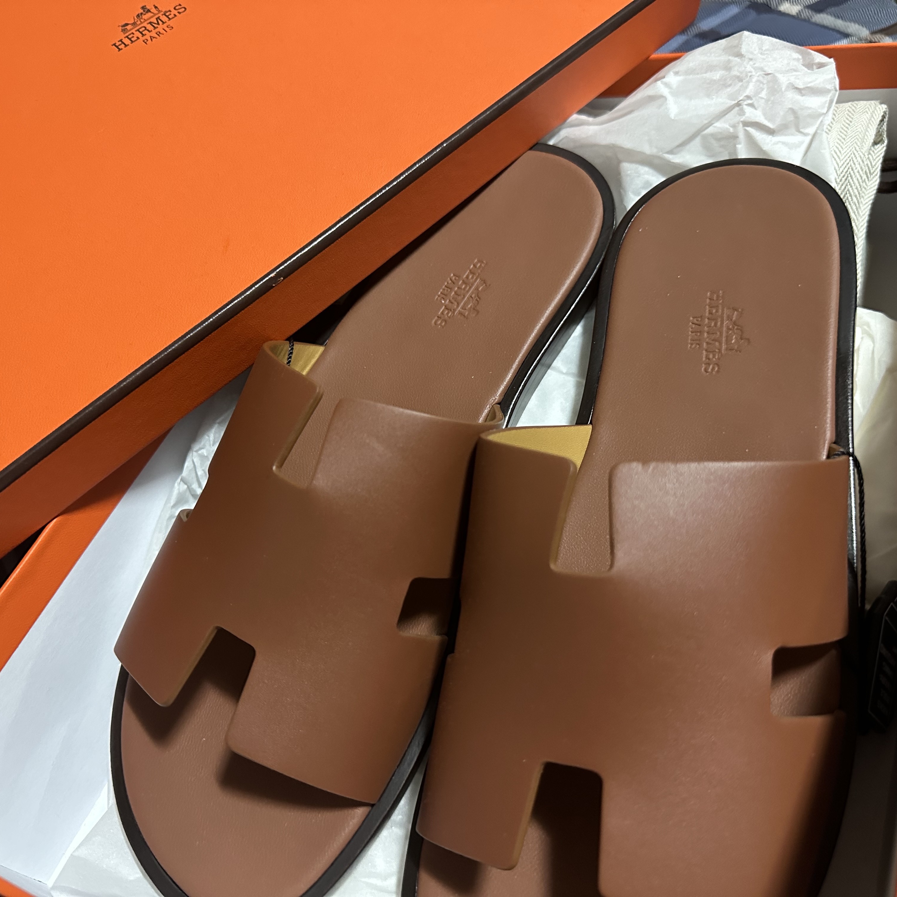 Hermes Izmir Sandal Calfskin & Gold 착용 스타일
