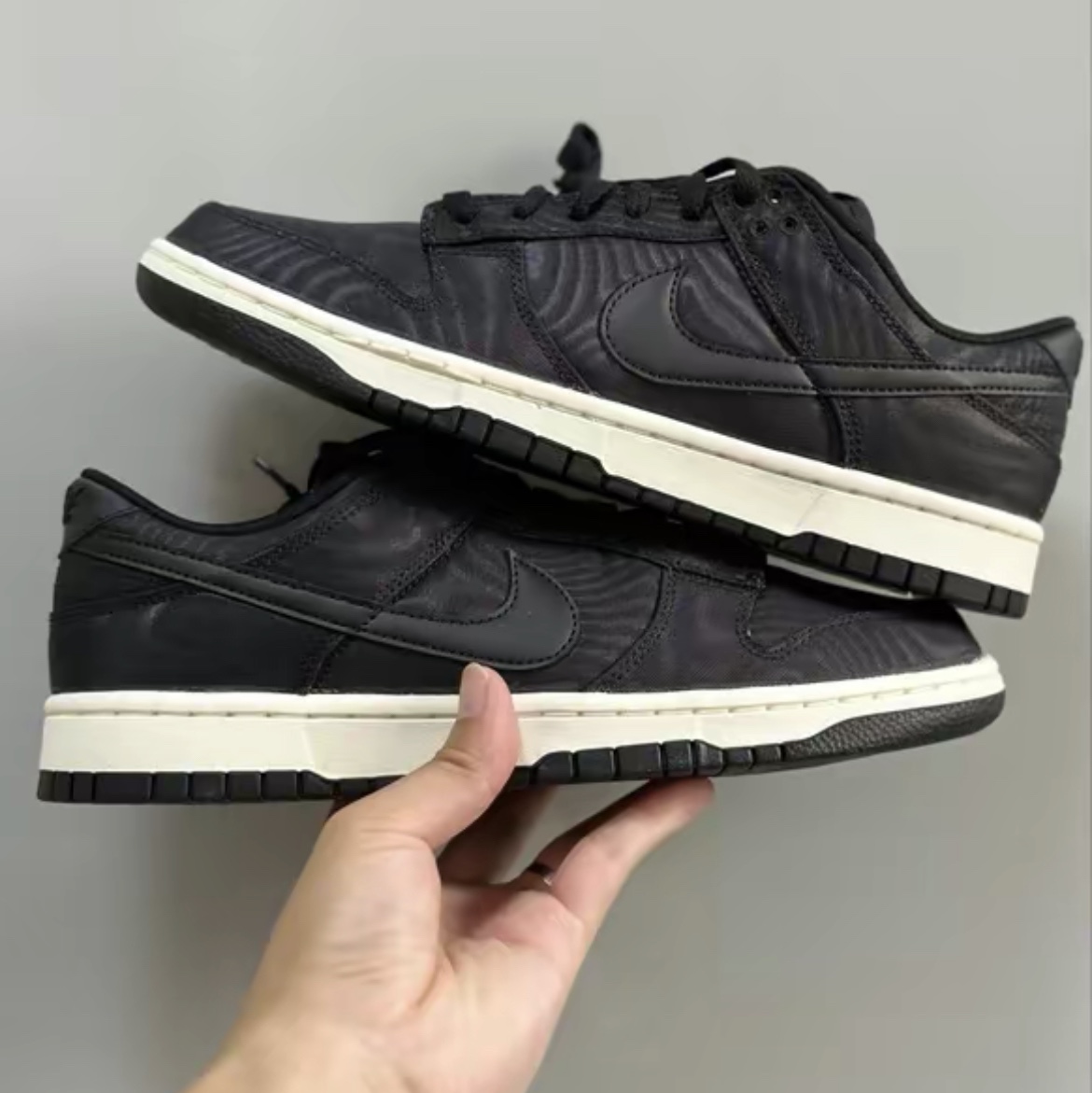 Nike Dunk Low Retro Premium Black 착용 스타일