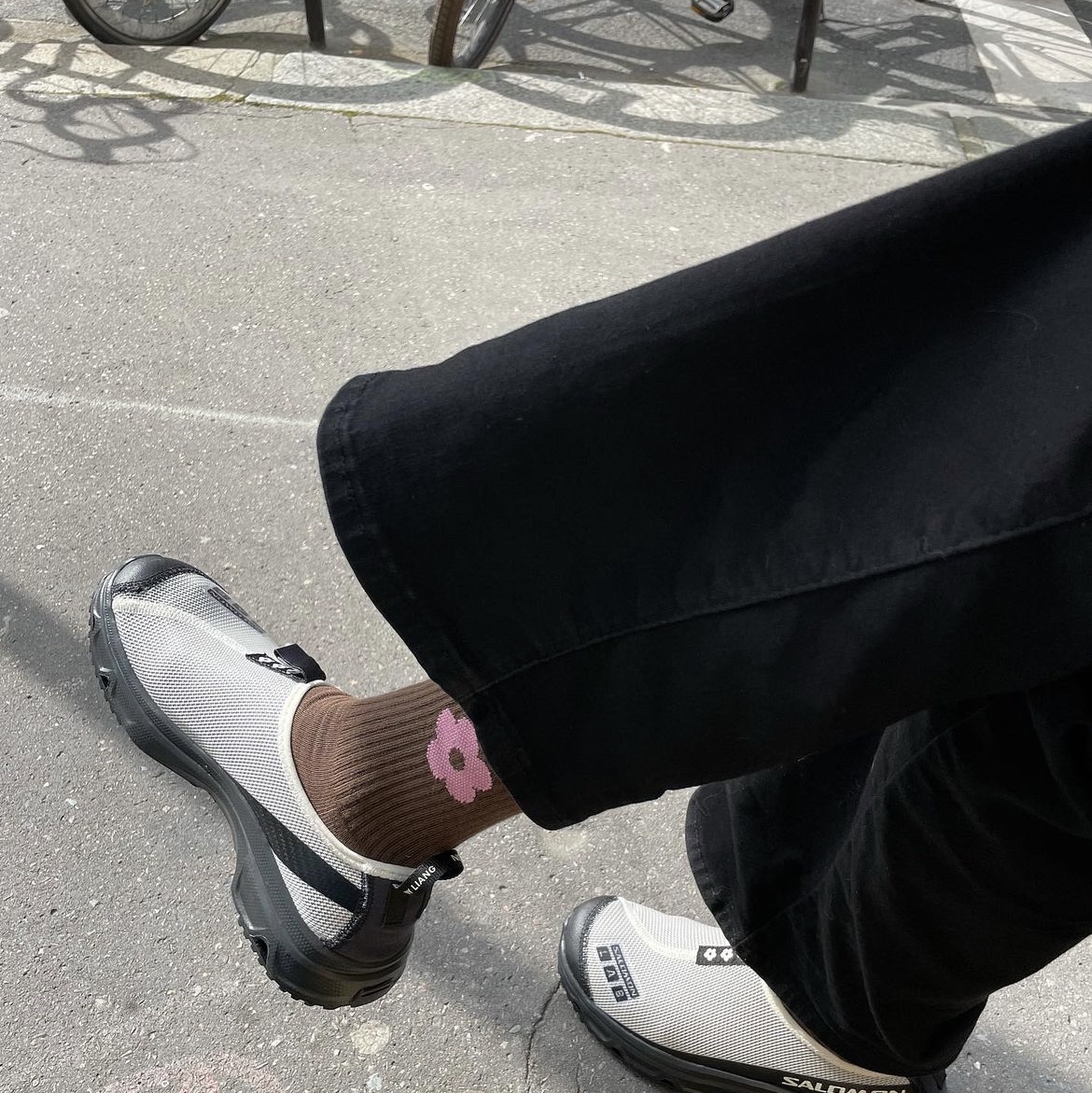 Salomon x Sandy Liang RX Moc 3.0 Black White 착용 스타일