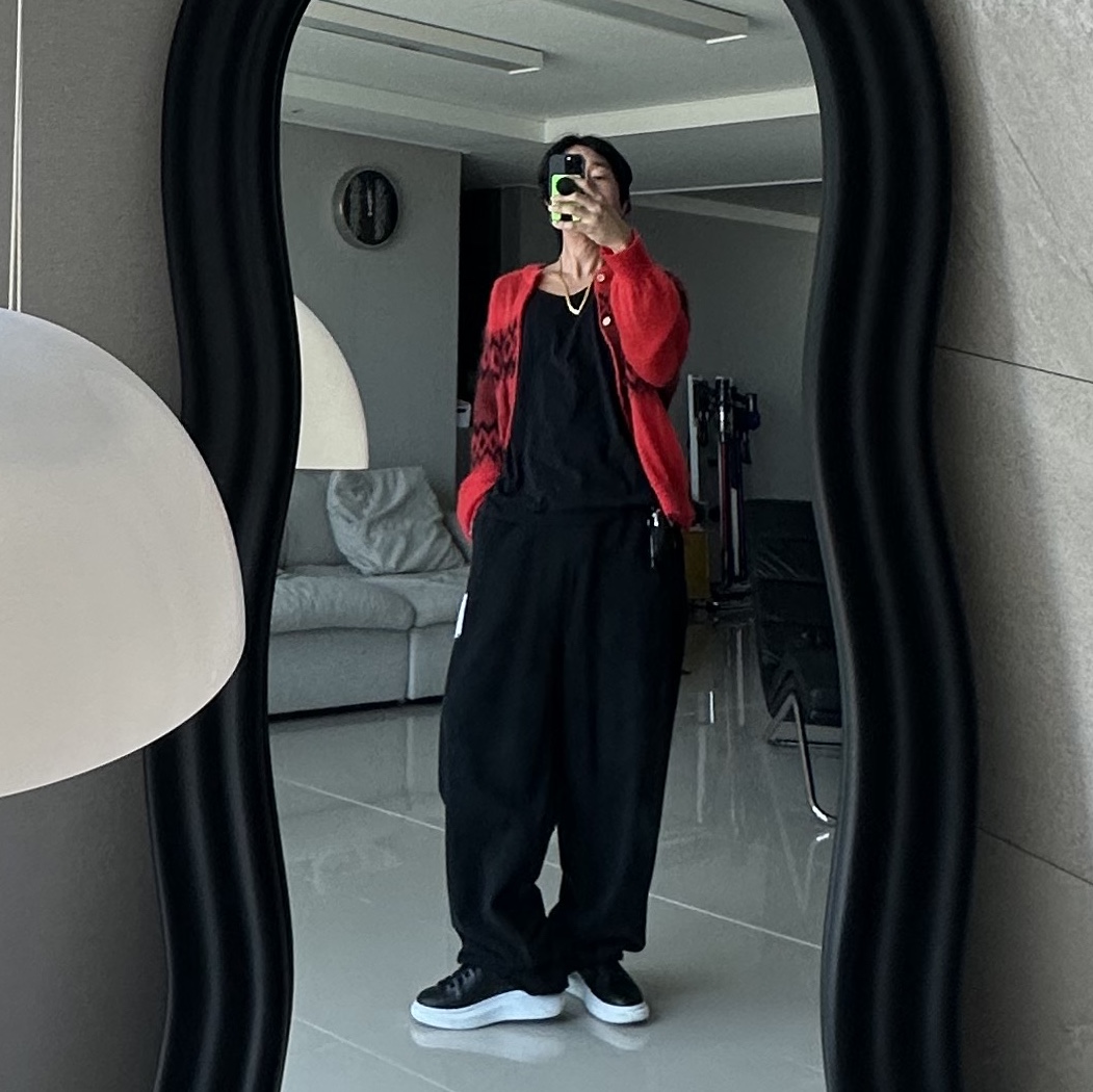 Alexander McQueen Oversized Sneakers Black 착용 스타일 - 2