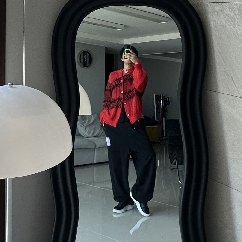 Alexander McQueen Oversized Sneakers Black 착용 스타일 - 5