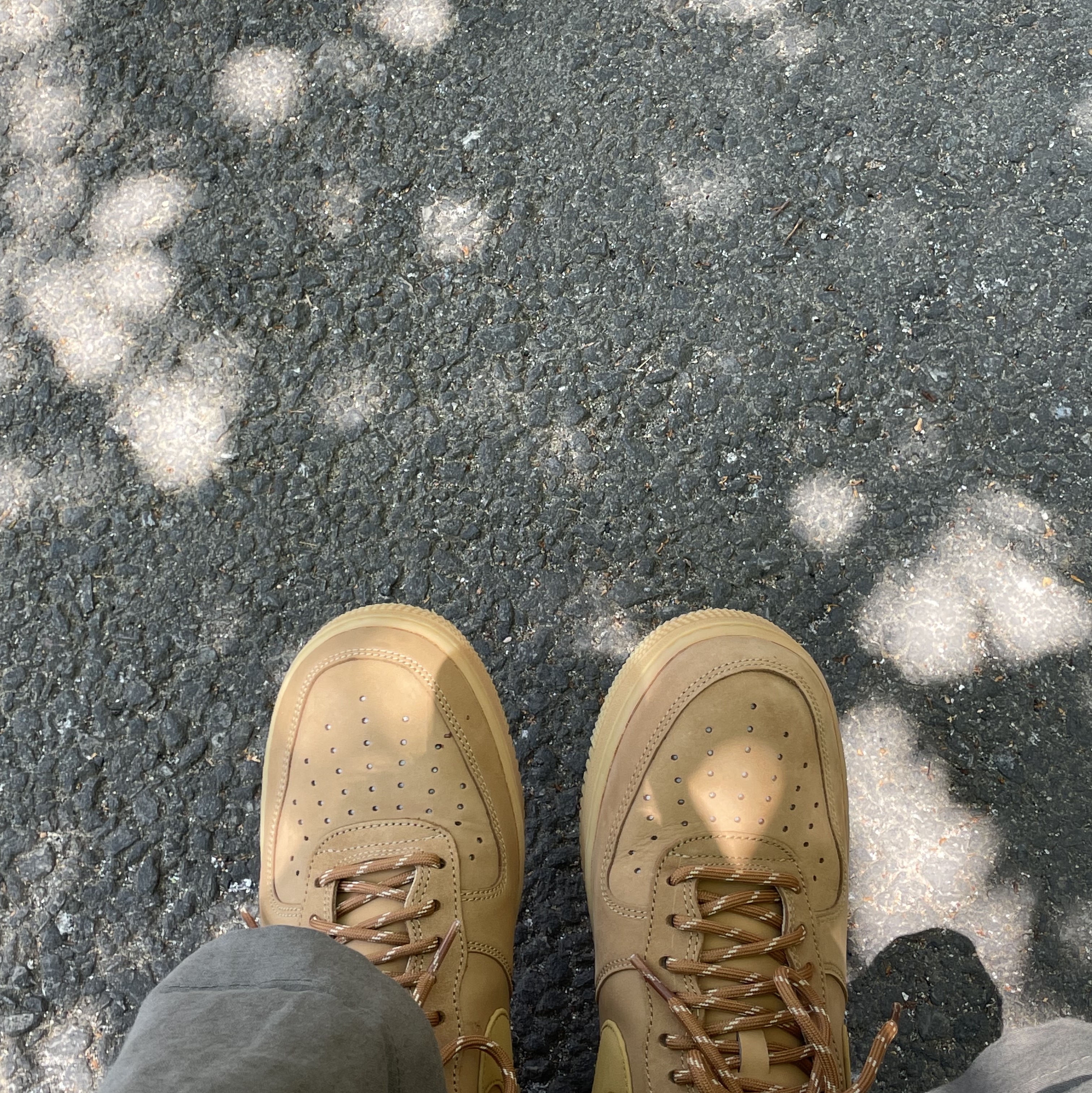 Nike Air Force 1 '07 WB Flax 착용 스타일