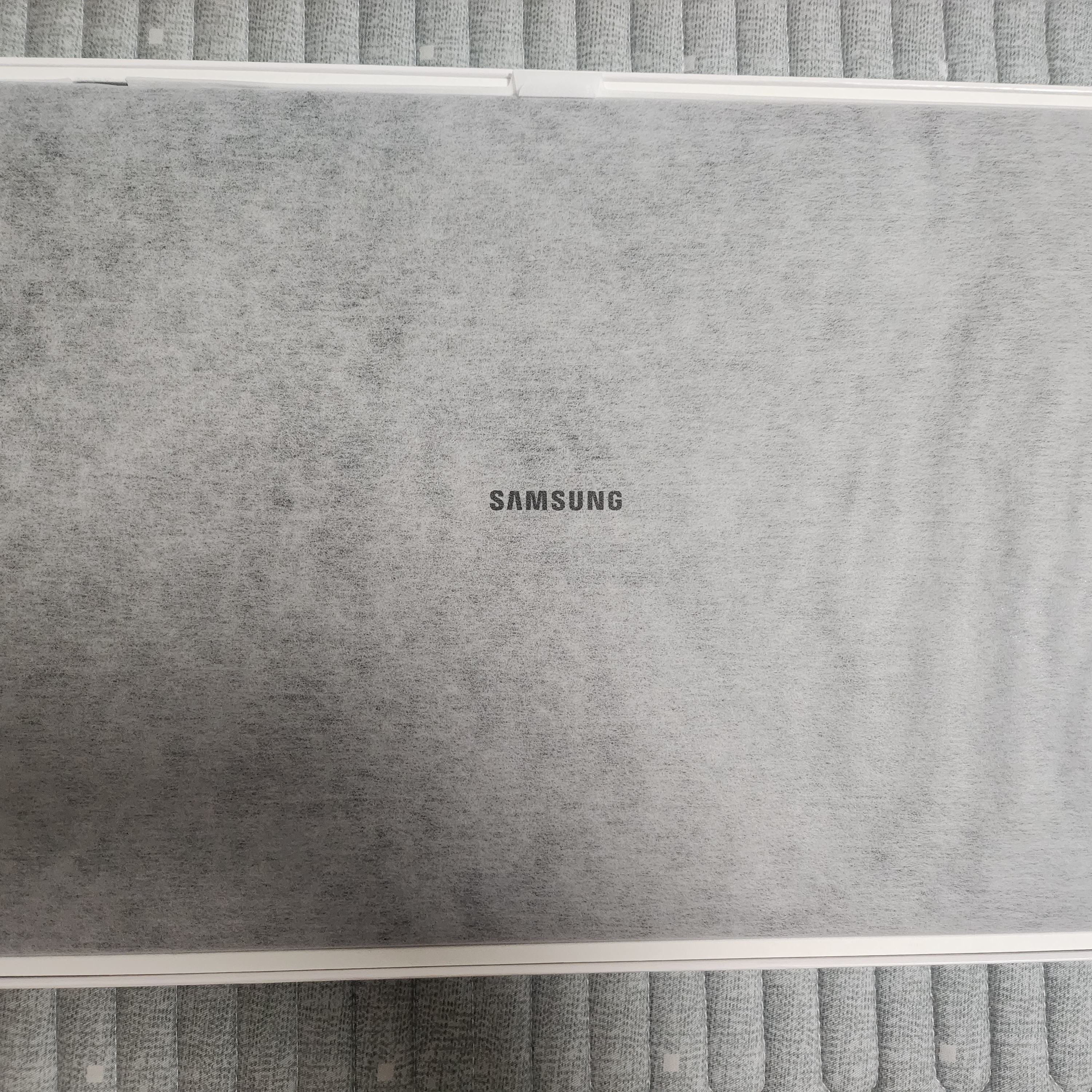 삼성 갤럭시 탭 S8 울트라 5G 512기가 그래파이트 (국내 정식 발매 제품) 착용 스타일 - 2