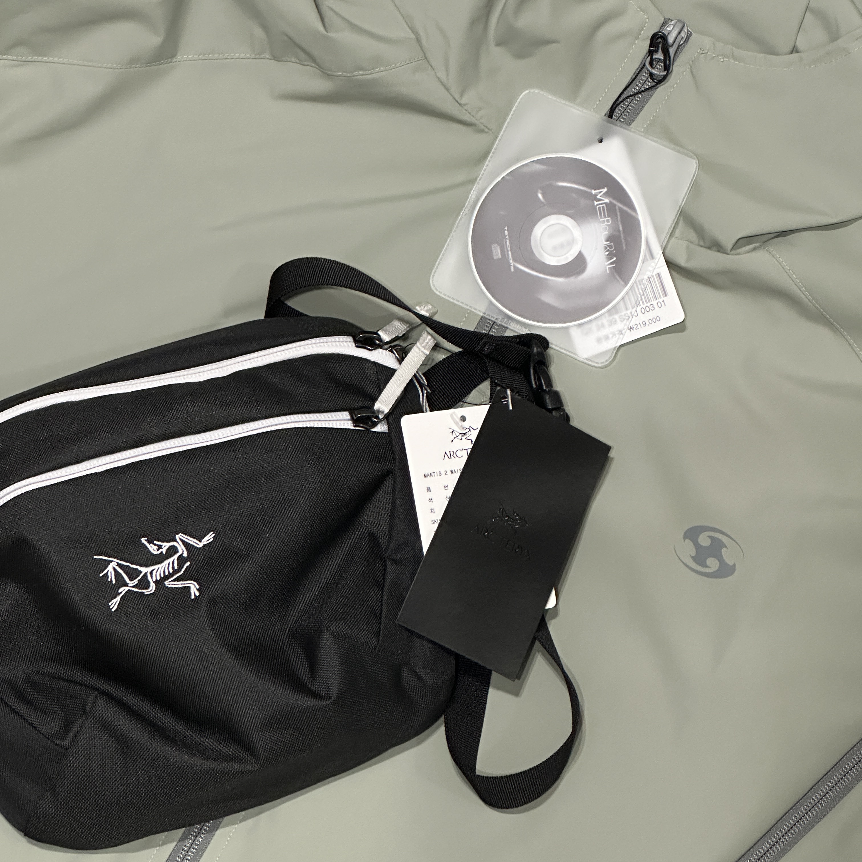 Arc'teryx Mantis 2 Waistpack Orca, Sansan Gear Zipper Jacket Jade - 23SS 착용 스타일