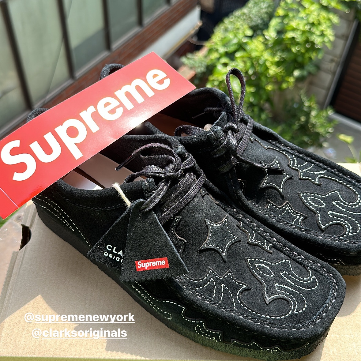 Clarks x Supreme Wallabee Black 착용 스타일