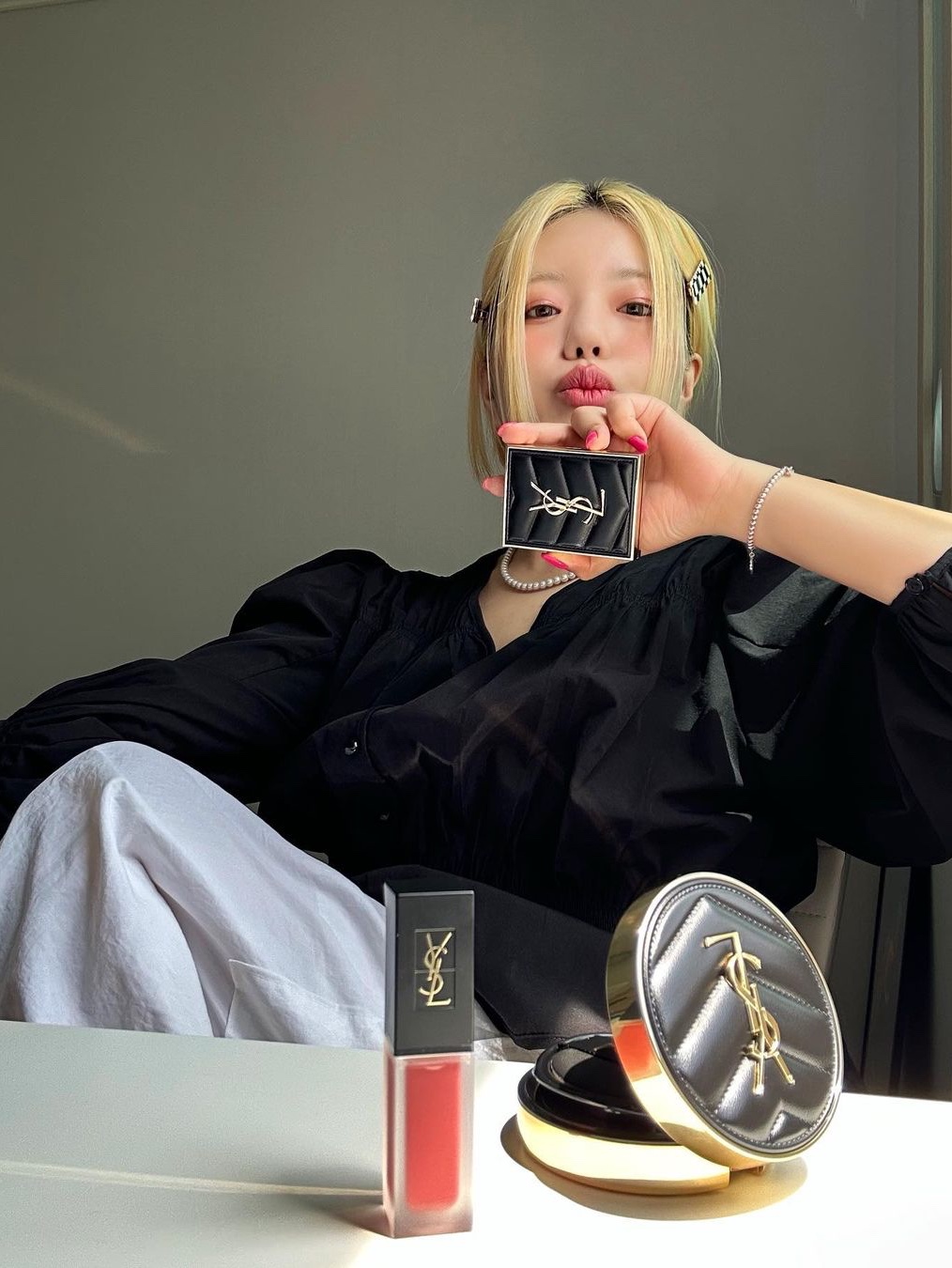 Yves Saint Laurent Tatouage Couture Velvet Tint 216 Nude Emblem 착용 스타일
