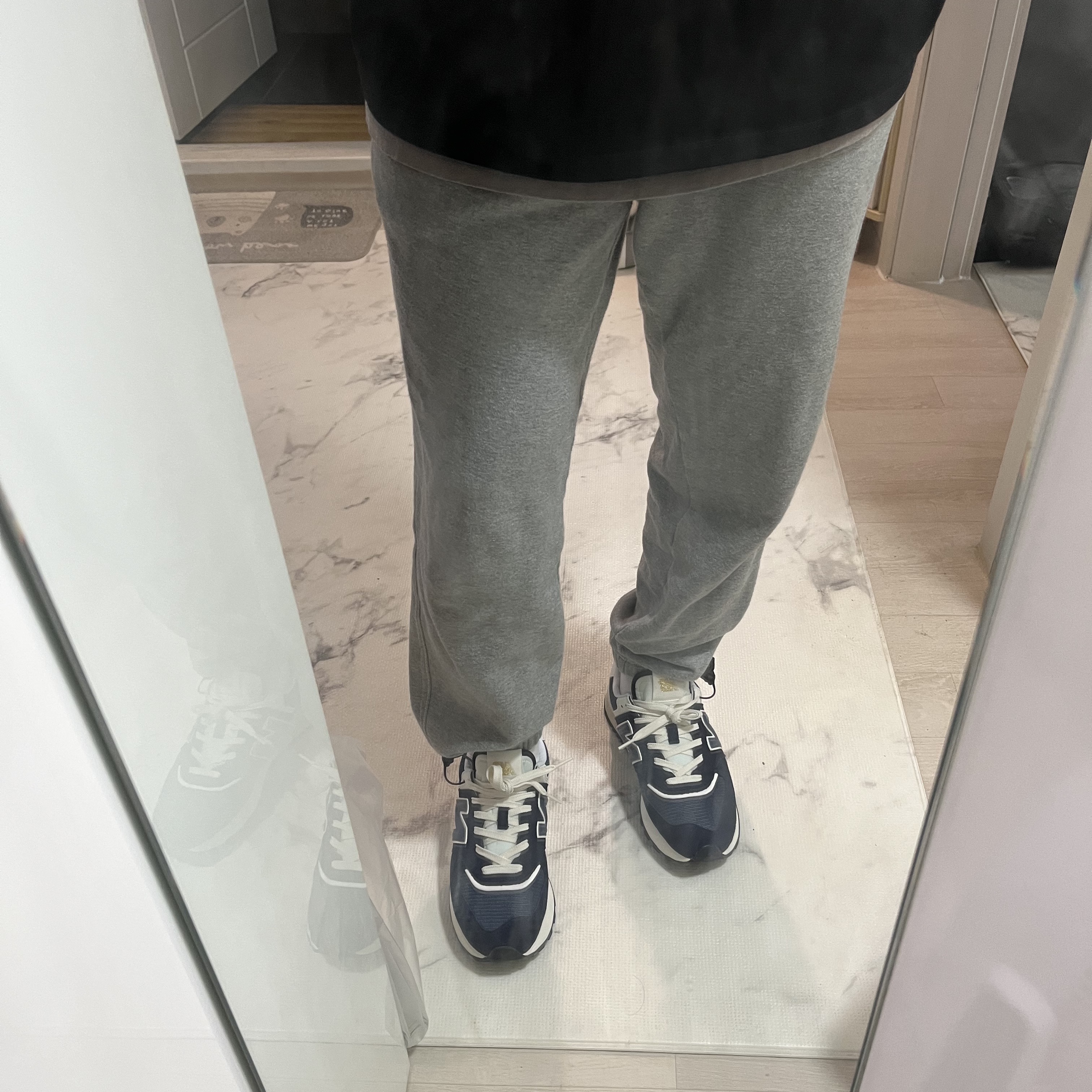 New Balance 574 Legacy Navy 착용 스타일