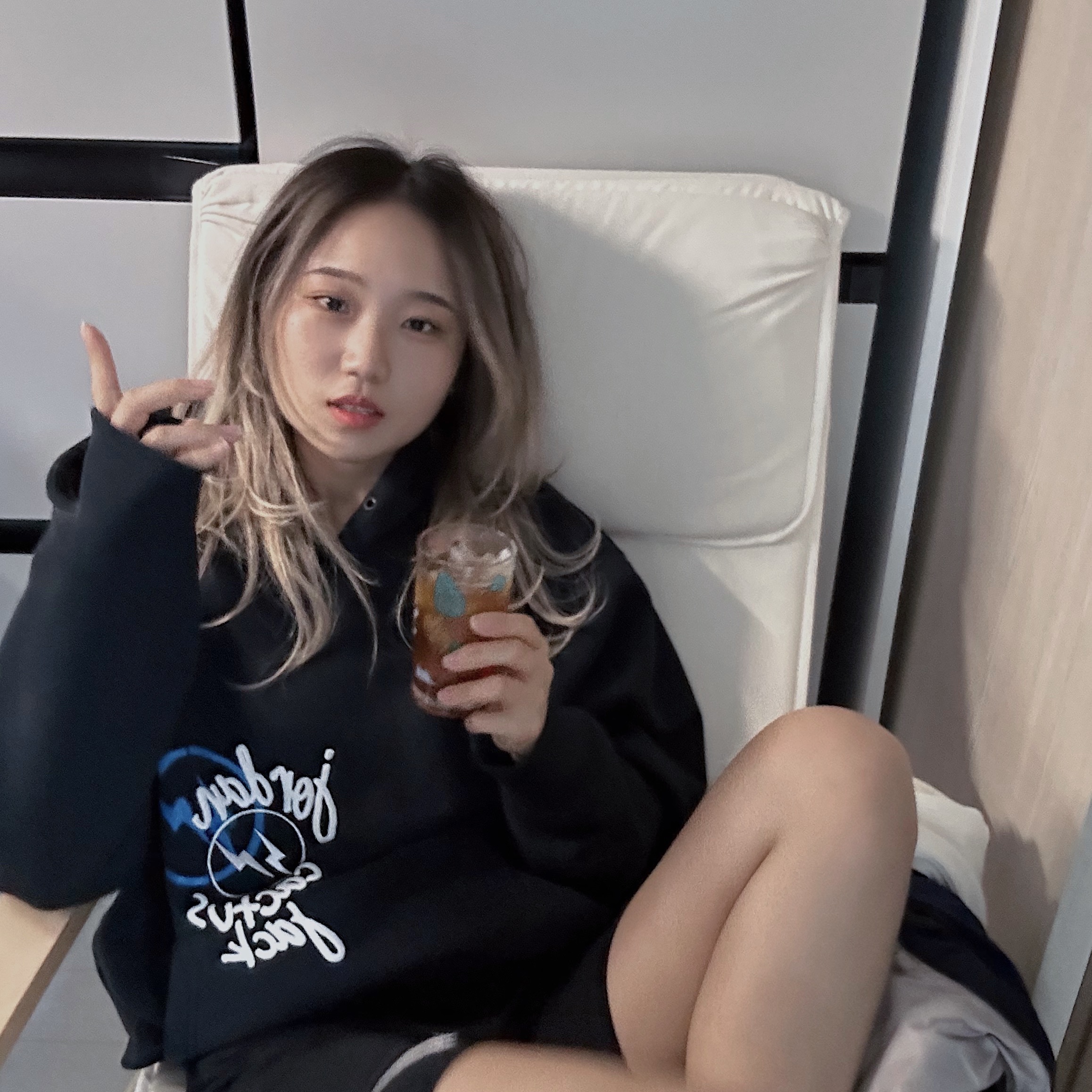 Jordan x Travis Scott x Fragment Hoodie Black (DJ0615-010) 착용 스타일