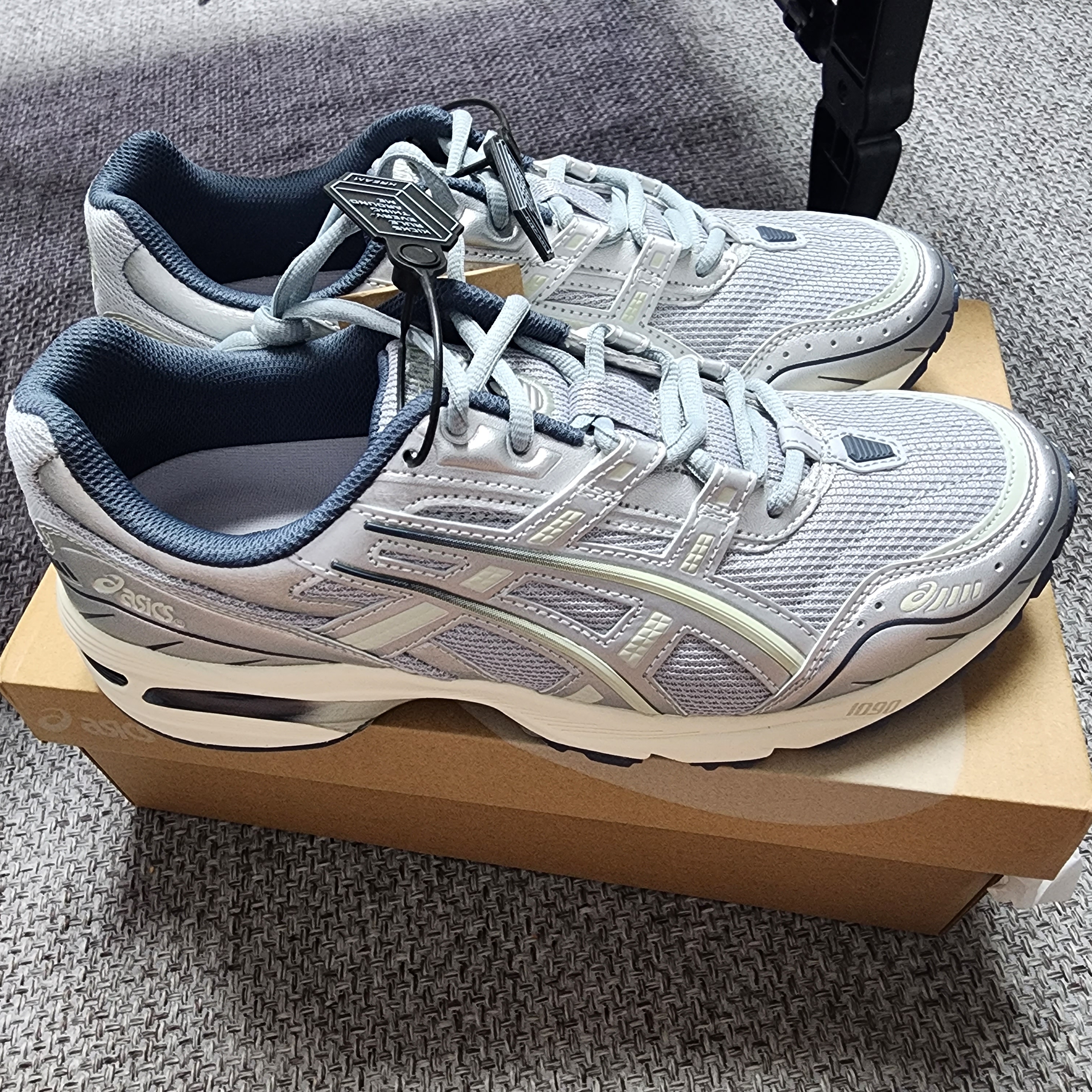 Asics Gel-1090 Piedmont Grey 착용 스타일