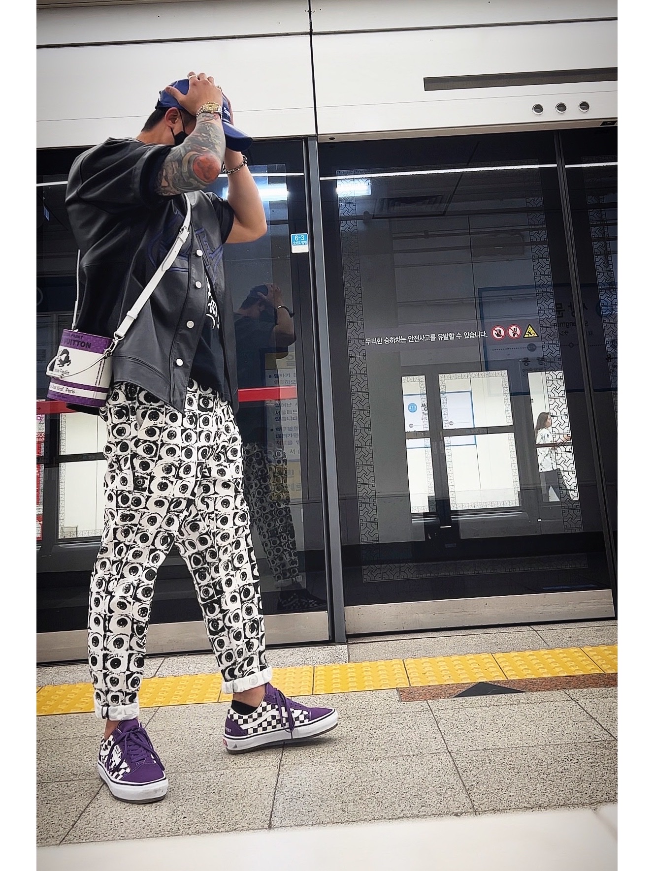 Supreme Leather Camp Cap Royal - 21SS, Louis Vuitton LV Paint Can Purple 착용 스타일 - 2