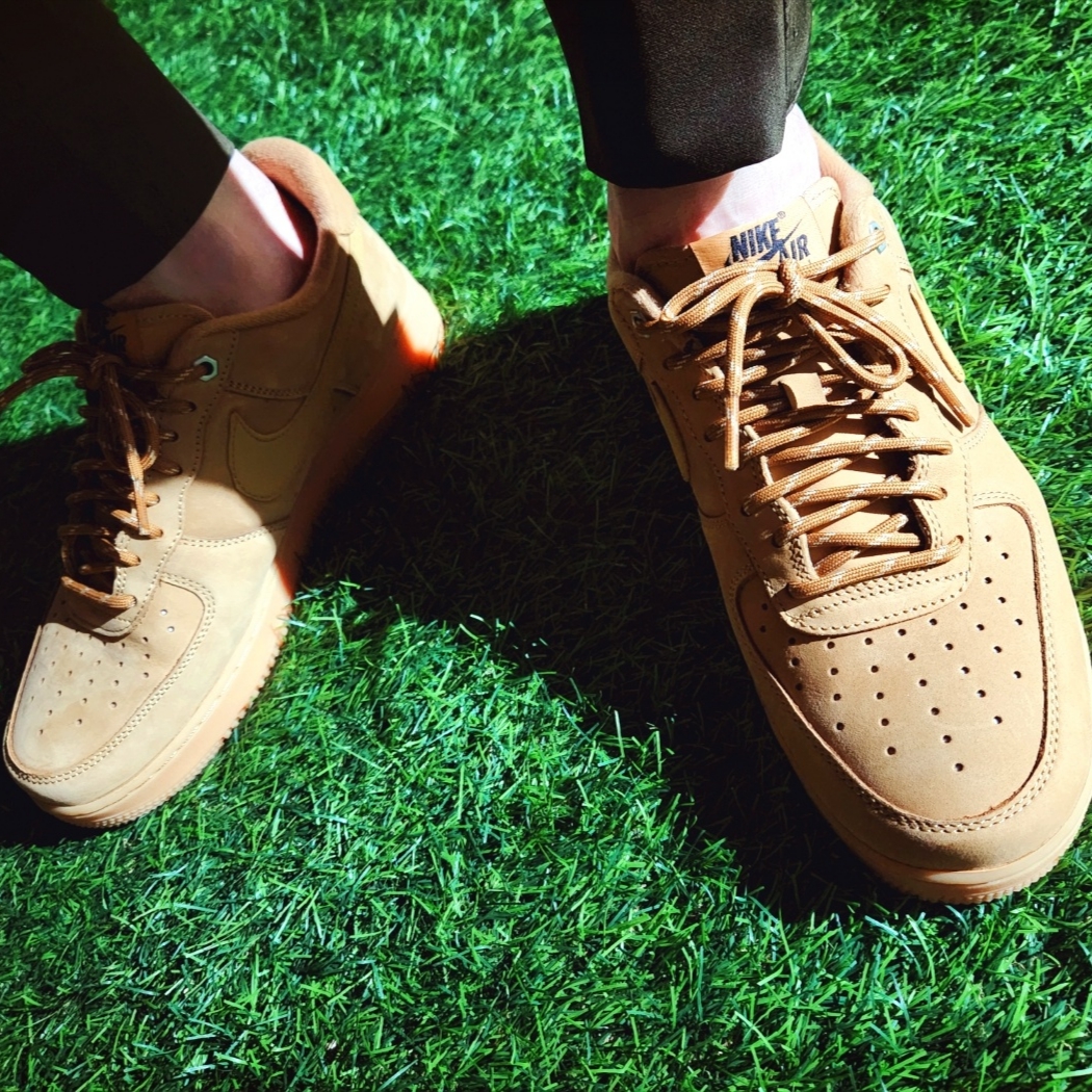 Nike Air Force 1 '07 WB Flax 착용 스타일 - 4