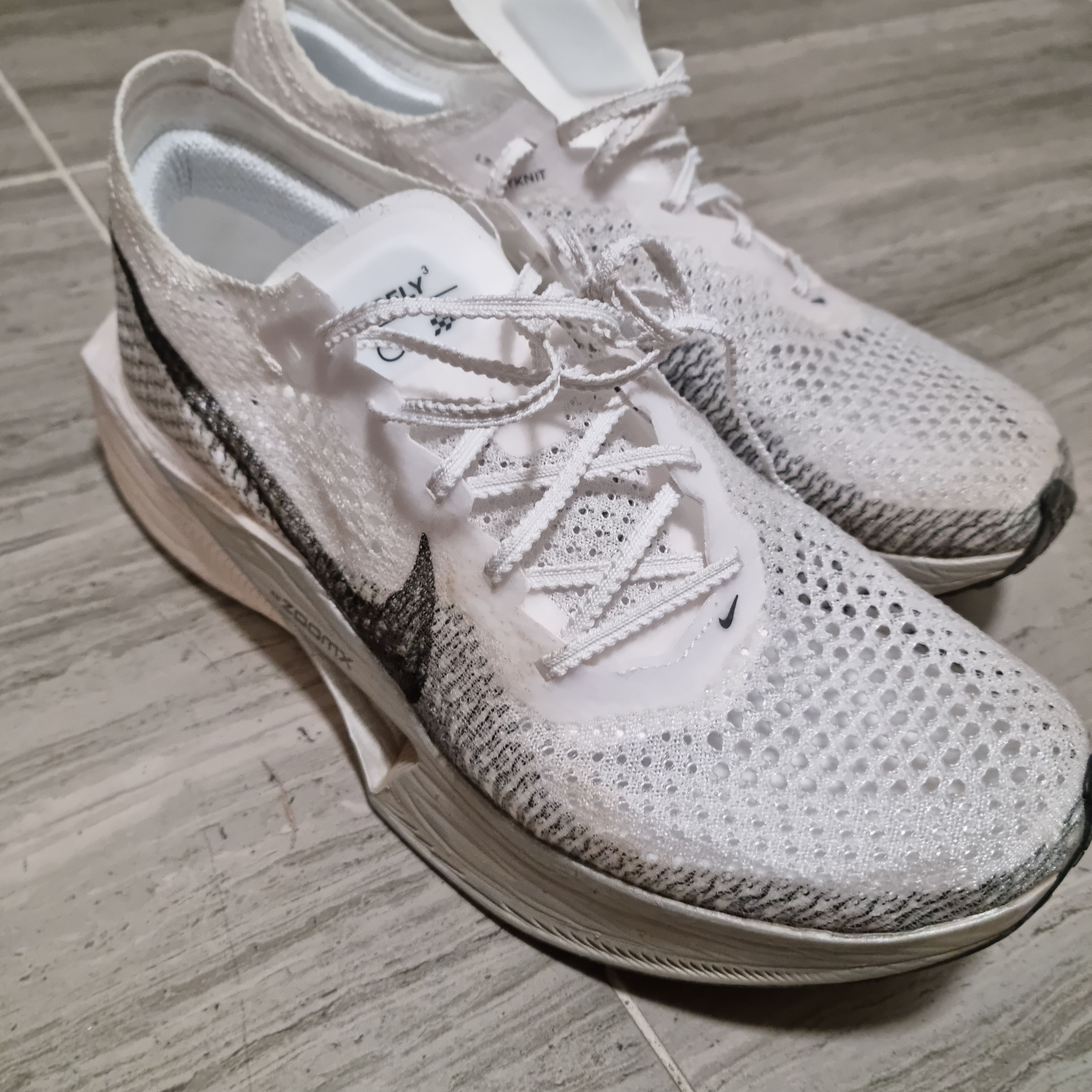 Nike ZoomX Vaporfly Next% 3 White Grey 착용 스타일 - 1