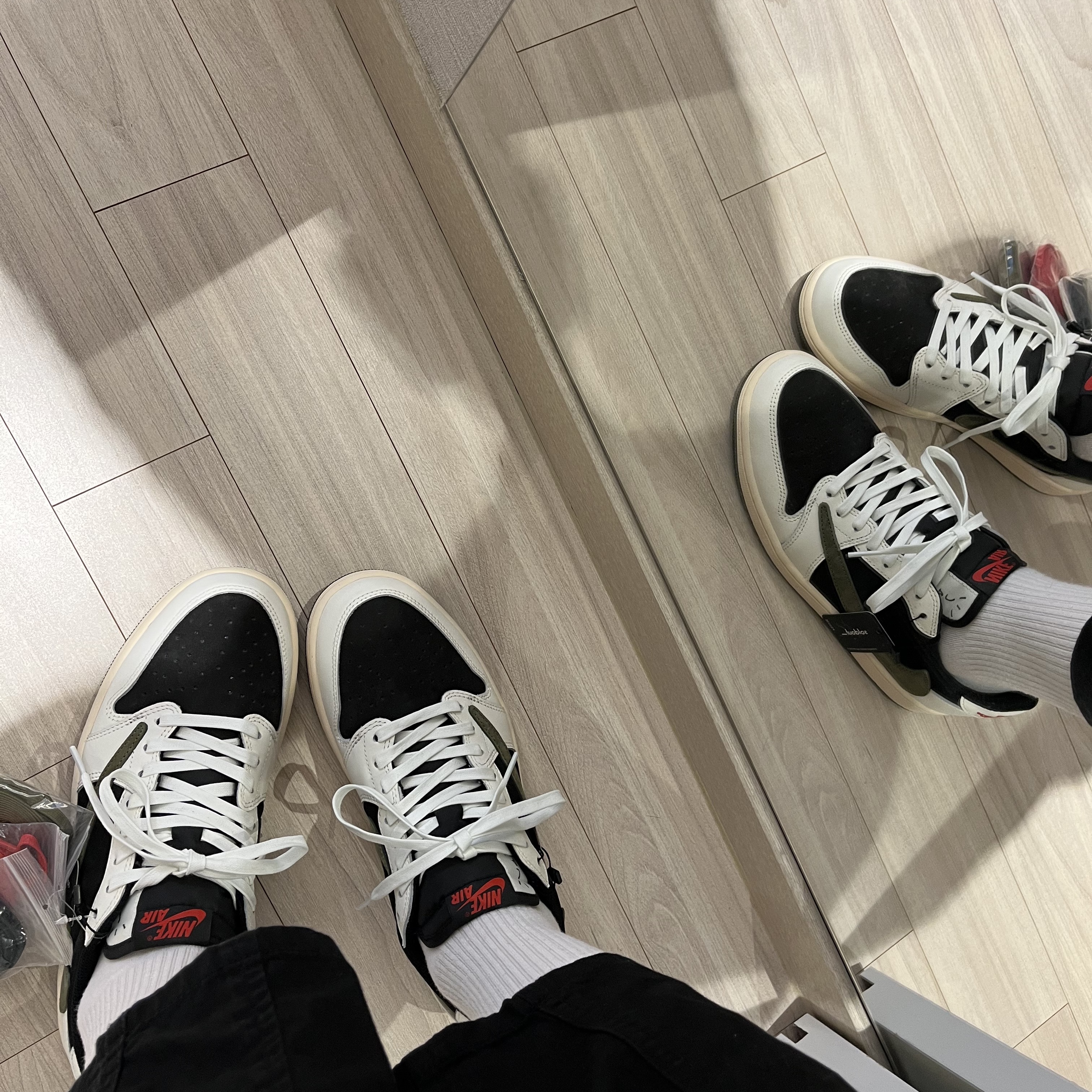 (W) Jordan 1 x Travis Scott Retro Low OG SP Medium Olive 착용 스타일