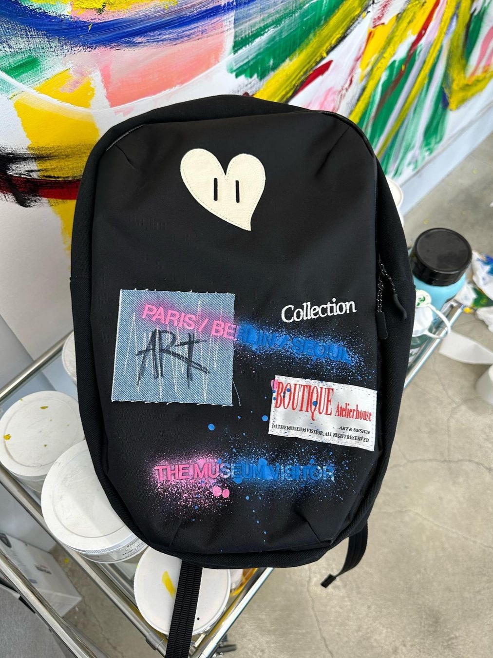 The Museum Visitor Damaged Archive Applique Backpack 착용 스타일