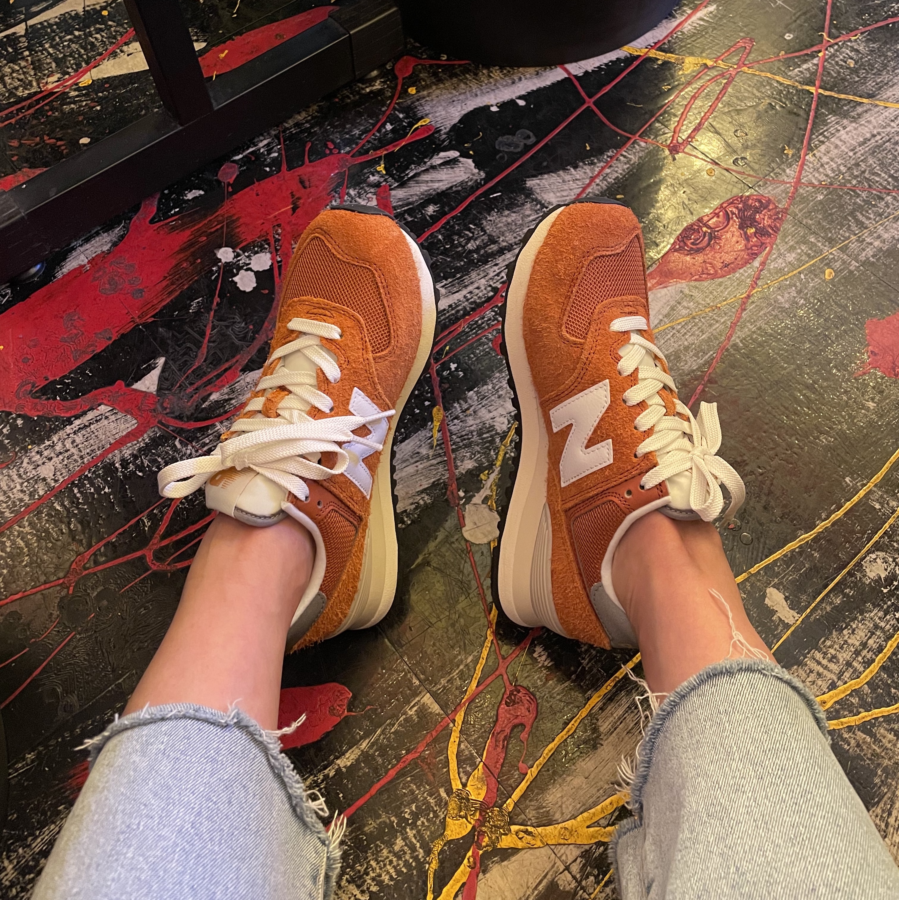 New Balance 574 Heritage Orange Burst White 착용 스타일