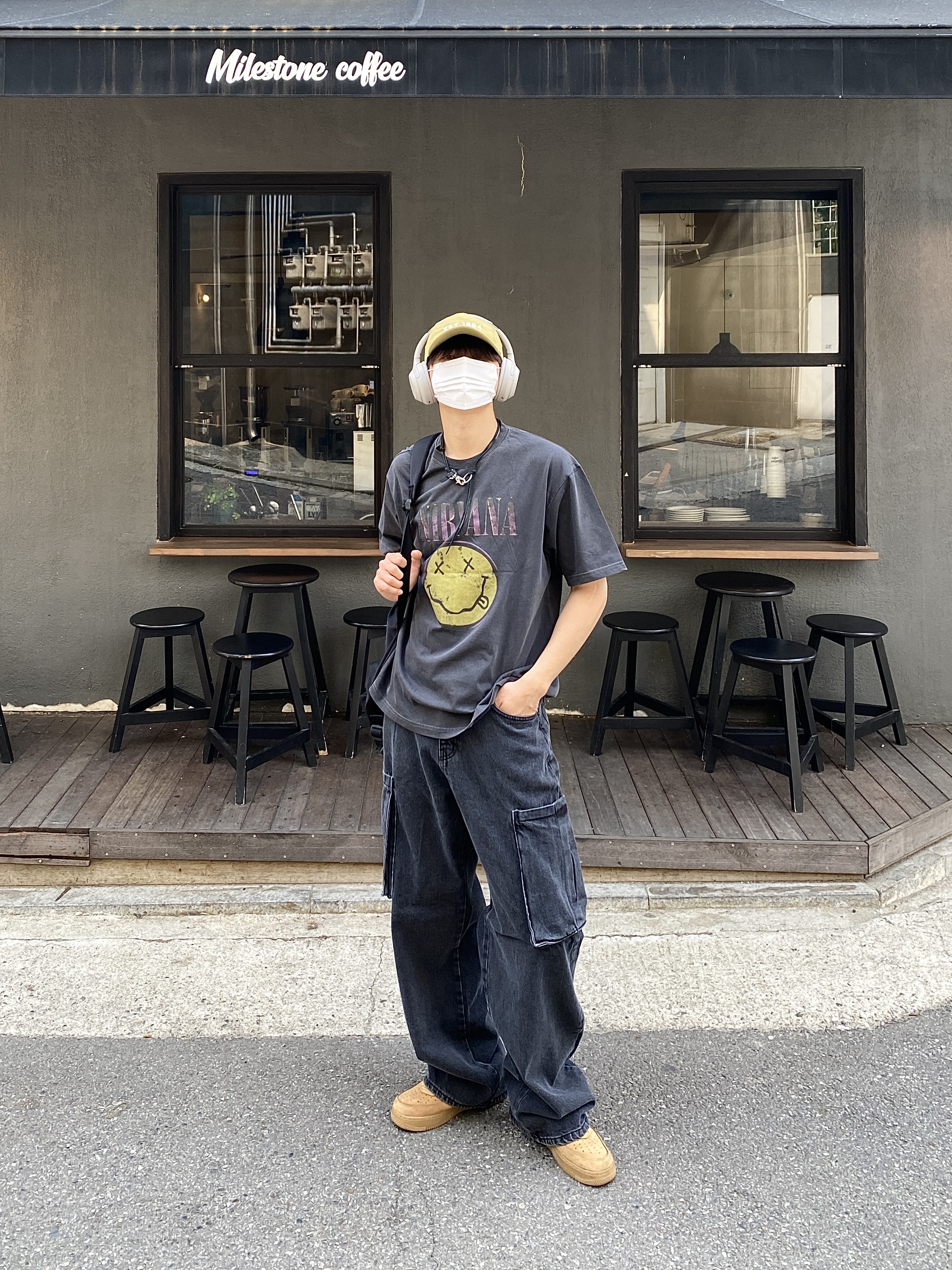 Sony WH-1000XM4 Platinum Silver (Korean Ver.), Nike x Supreme Air Force 1 Low Flax 착용 스타일 - 1