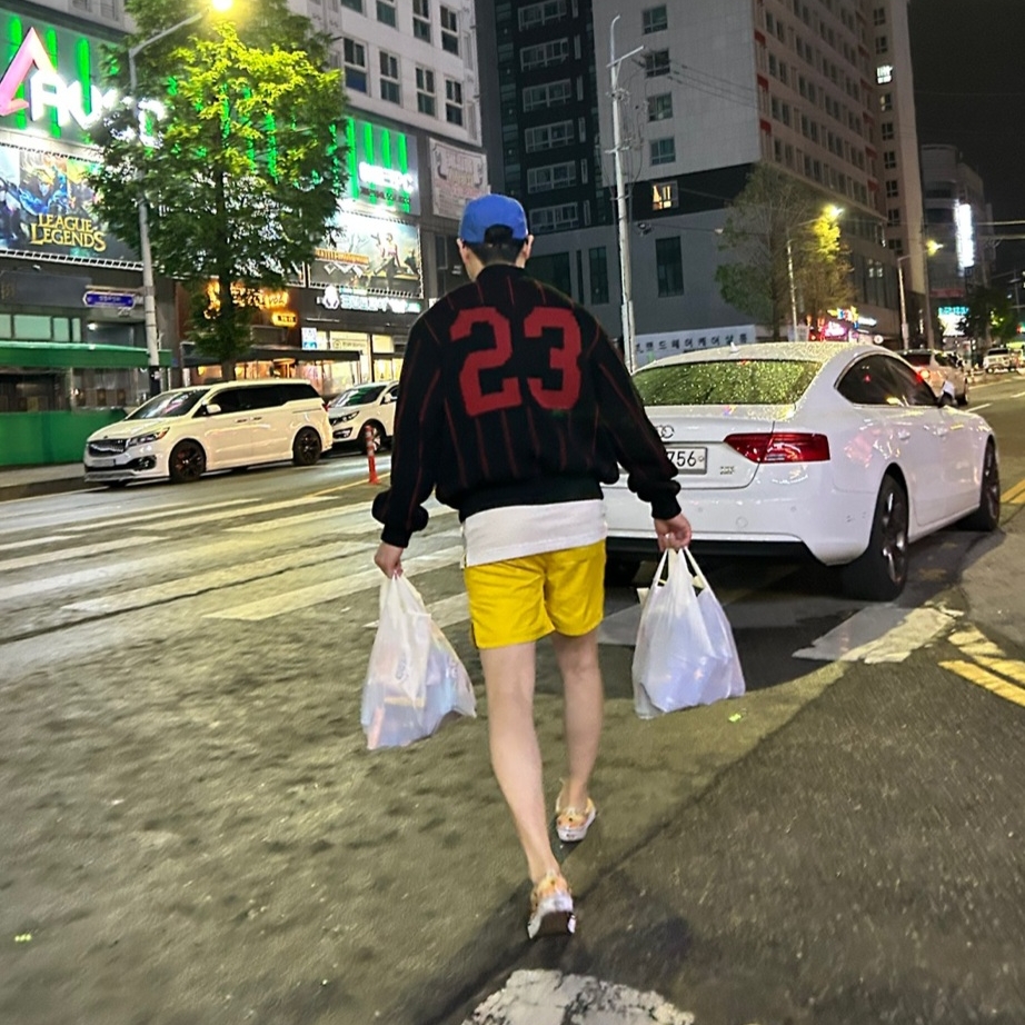 Supreme Gore-Tex Paclite Long Bill Camp Cap Blue - 23SS, Supreme Pinstripe Varsity Zip Up Sweater Black - 23SS 착용 스타일 - 3