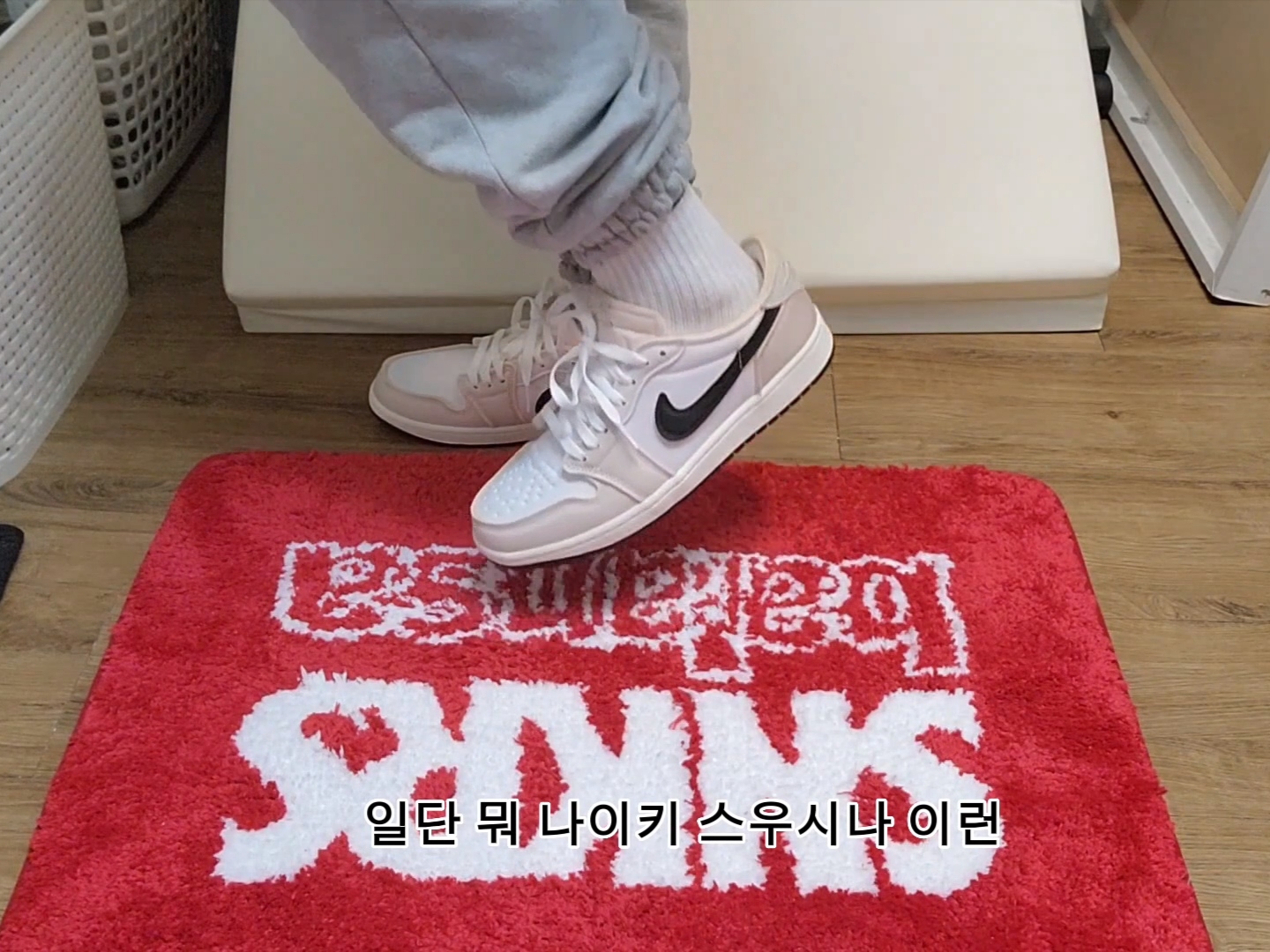 Jordan 1 Retro Low OG EX White and Coconut Milk 착용 스타일 - 1