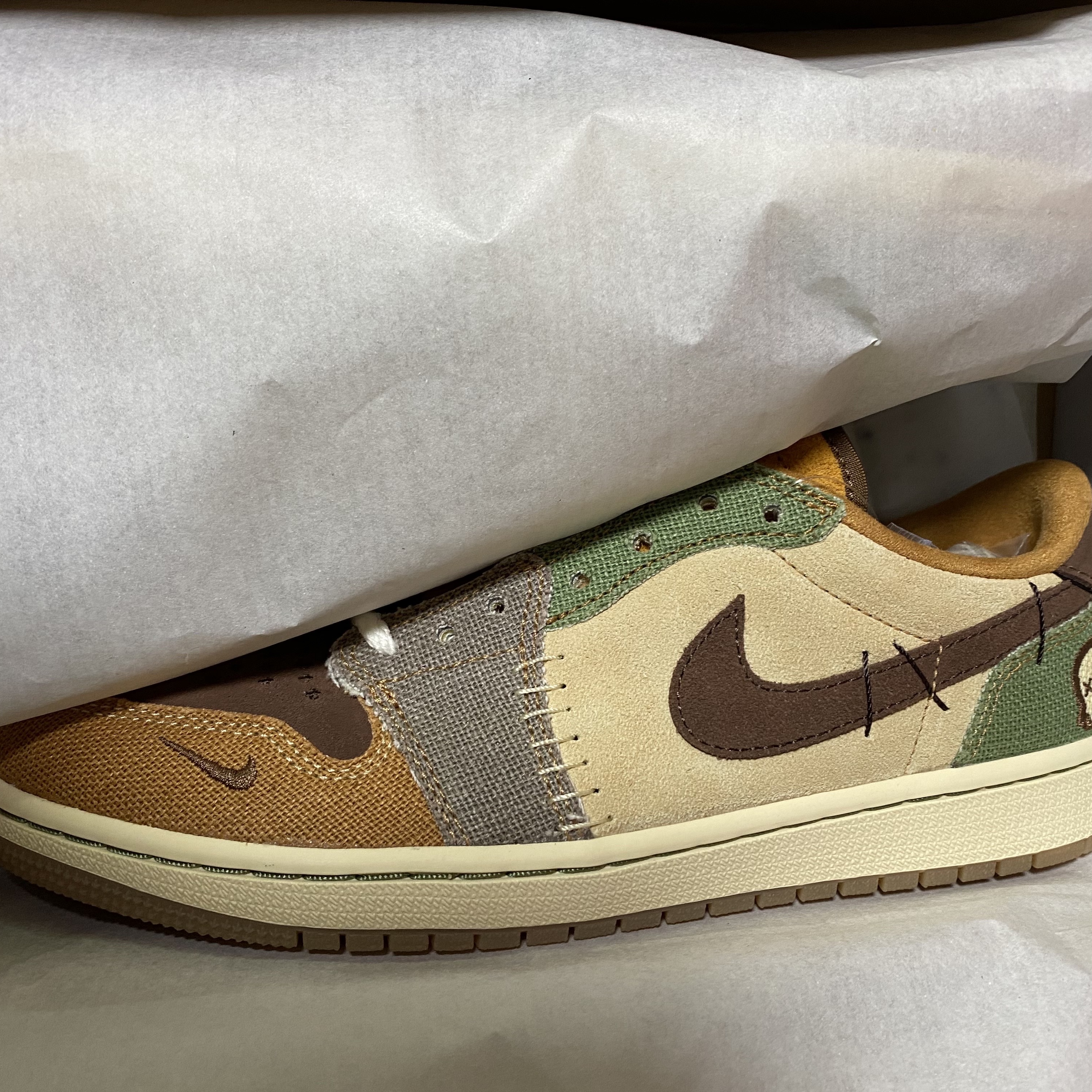 Jordan 1 x Zion Williamson Retro Low OG Flax and Oil Green 착용 스타일