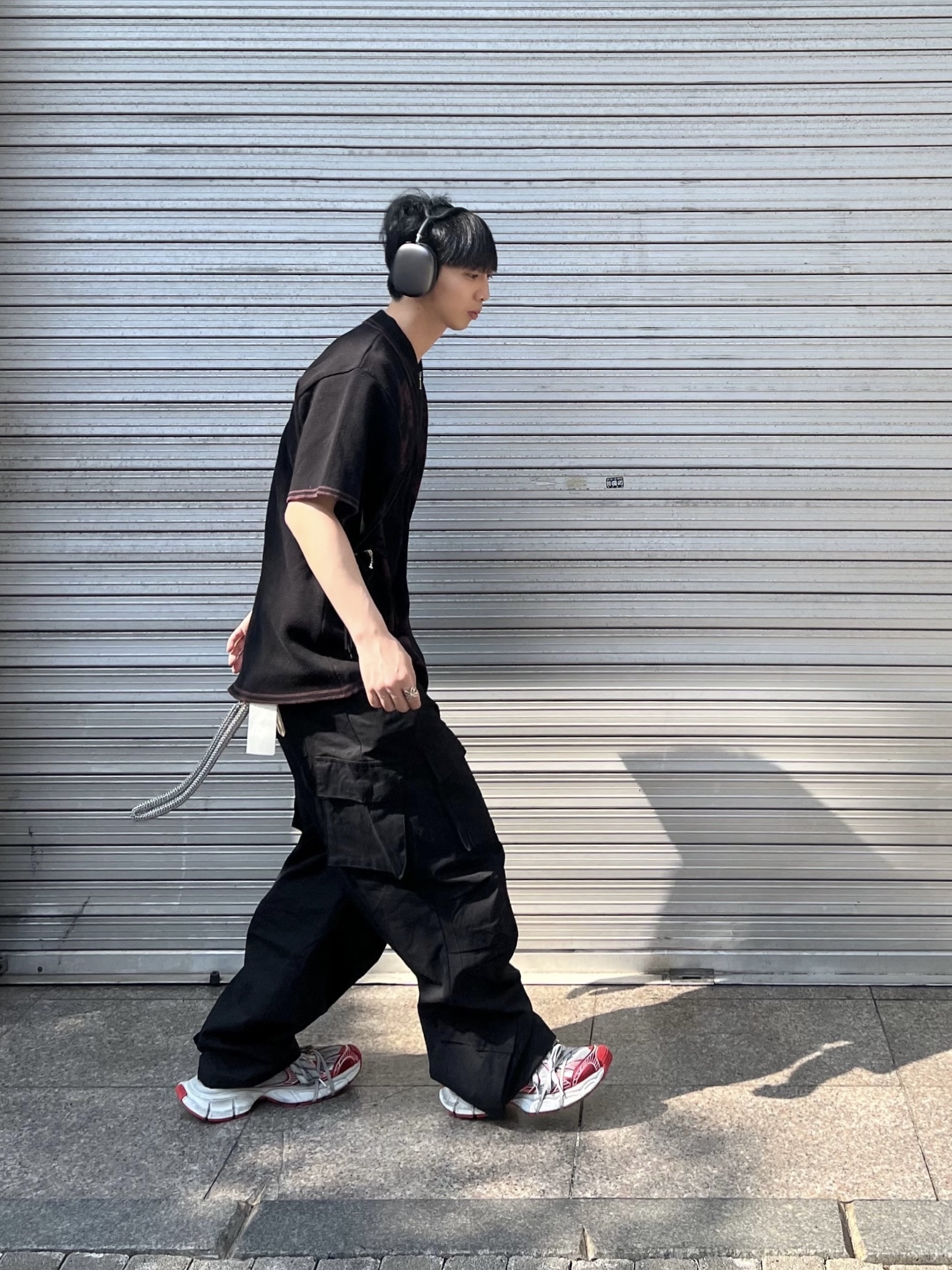 Balenciaga 3XL Sneakers White Red, Apple AirPods Max Lightning Space Gray (Korean Ver.) 착용 스타일 - 1