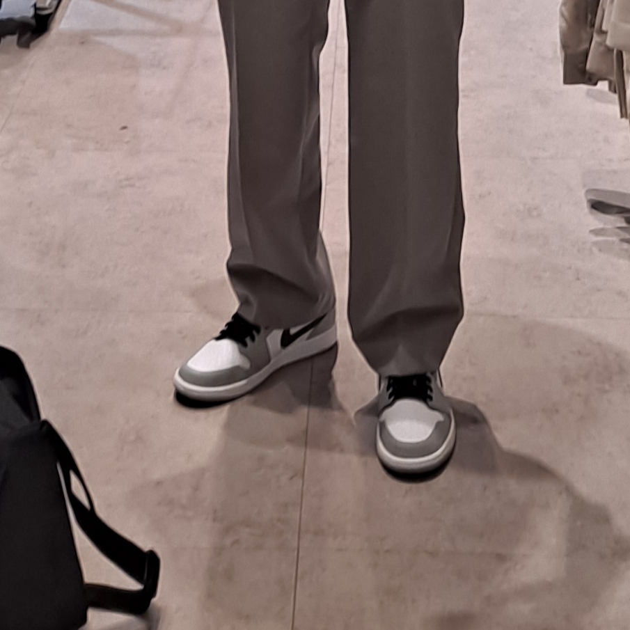 Jordan 1 Mid Light Smoke Grey 착용 스타일