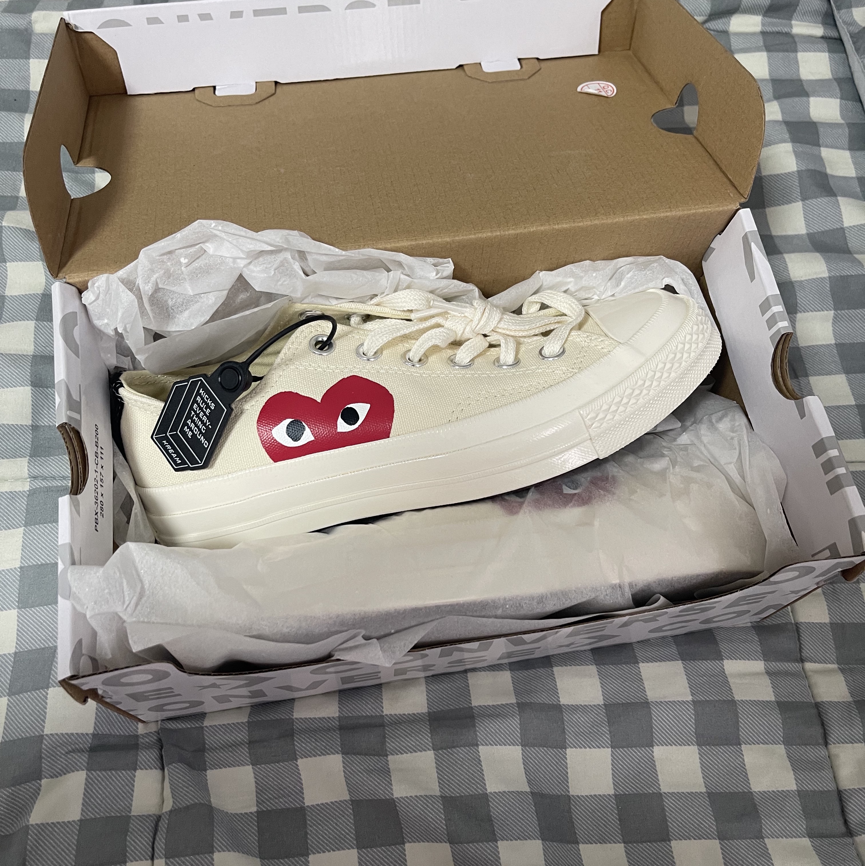Converse x Play Comme des Garcons Chuck 70 Ox White 착용 스타일