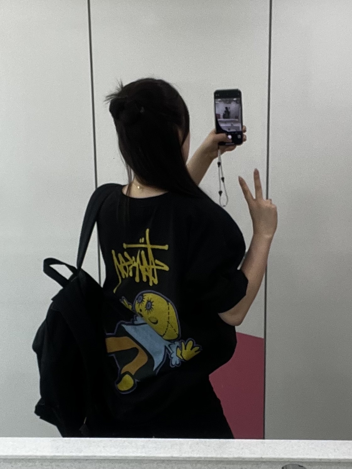 스투시 돌리 피그먼트 다이드 티셔츠 블랙 착용 스타일 - 1
