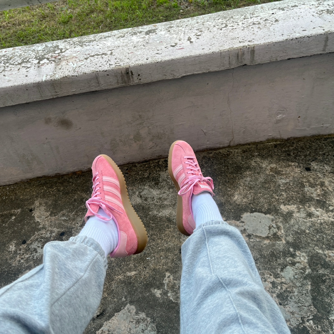 Adidas Bermuda Glow Pink 착용 스타일