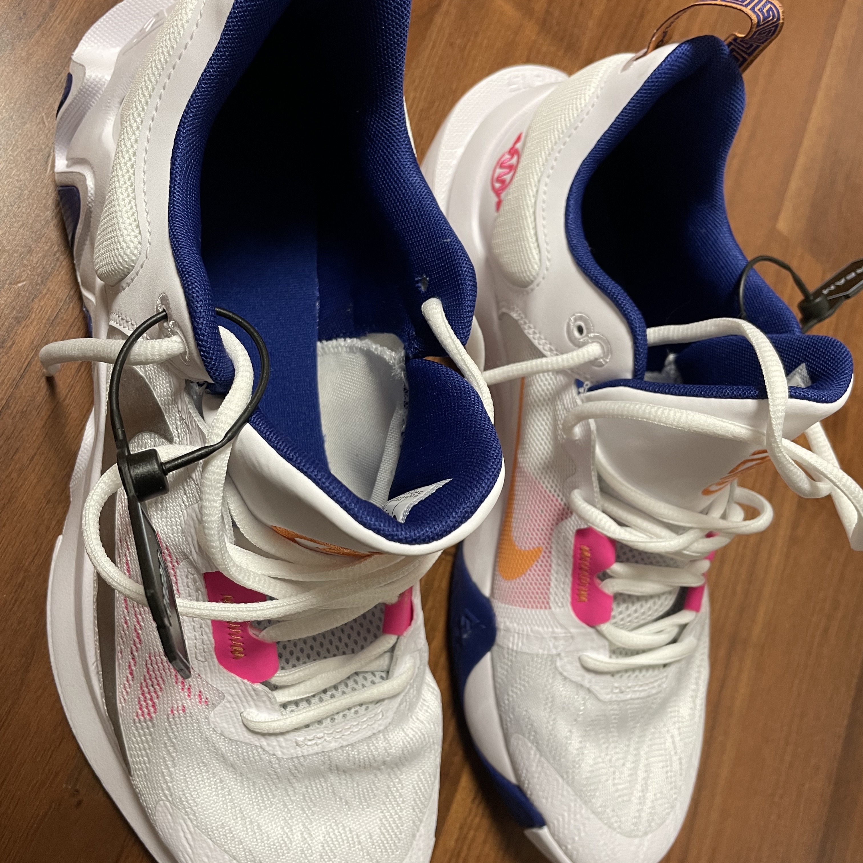 Nike Giannis Immortality 2 White Deep Royal 착용 스타일 - 2
