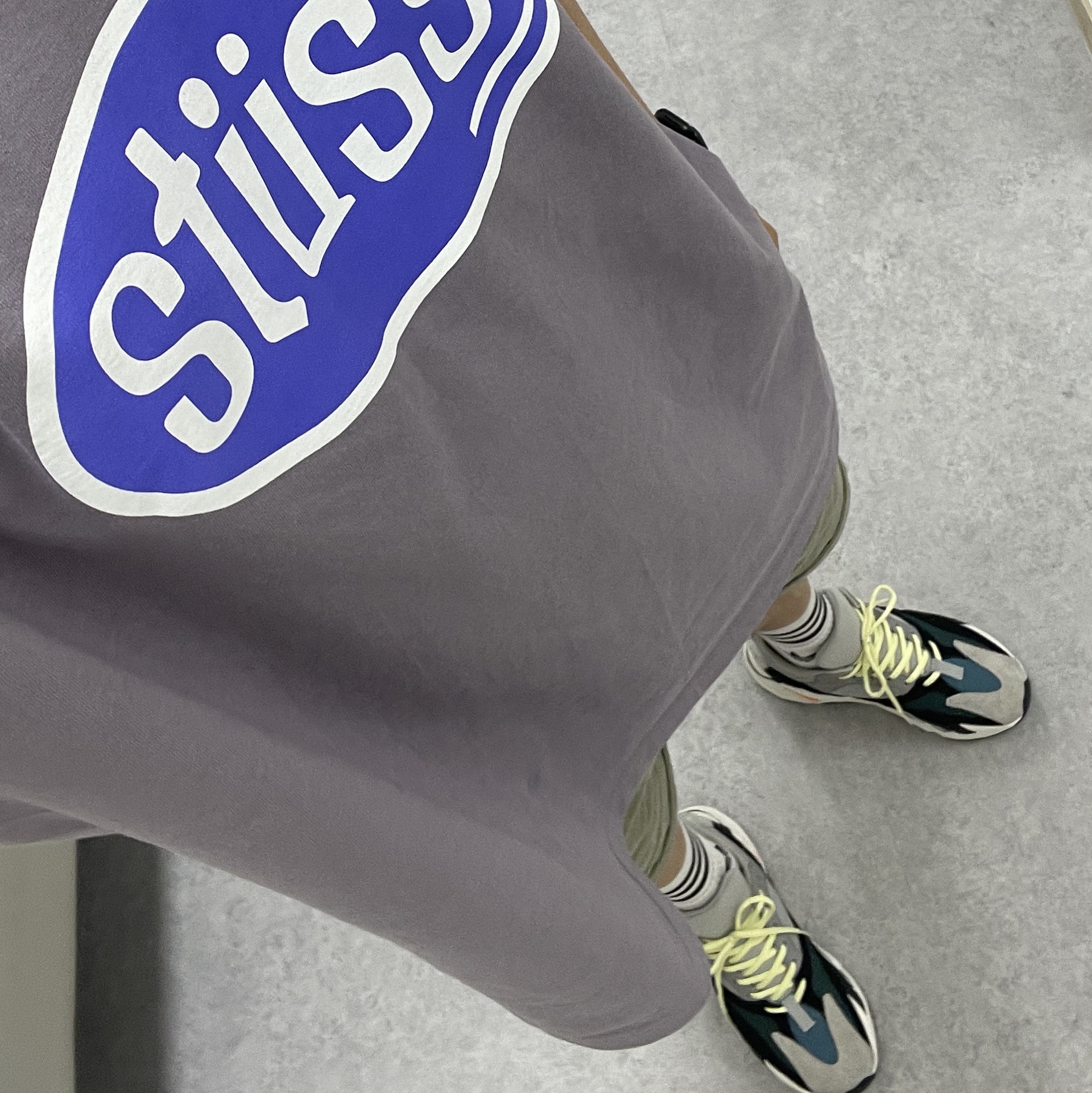 Stussy Pitstop T-Shirt Mauve, Adidas Yeezy Boost 700 Wave Runner Solid Grey 2017/2019 착용 스타일