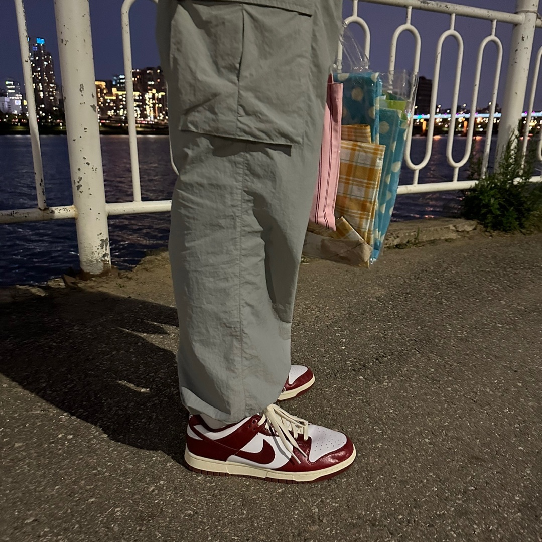 (W) Nike Dunk Low Retro PRM Team Red and White 착용 스타일 - 1