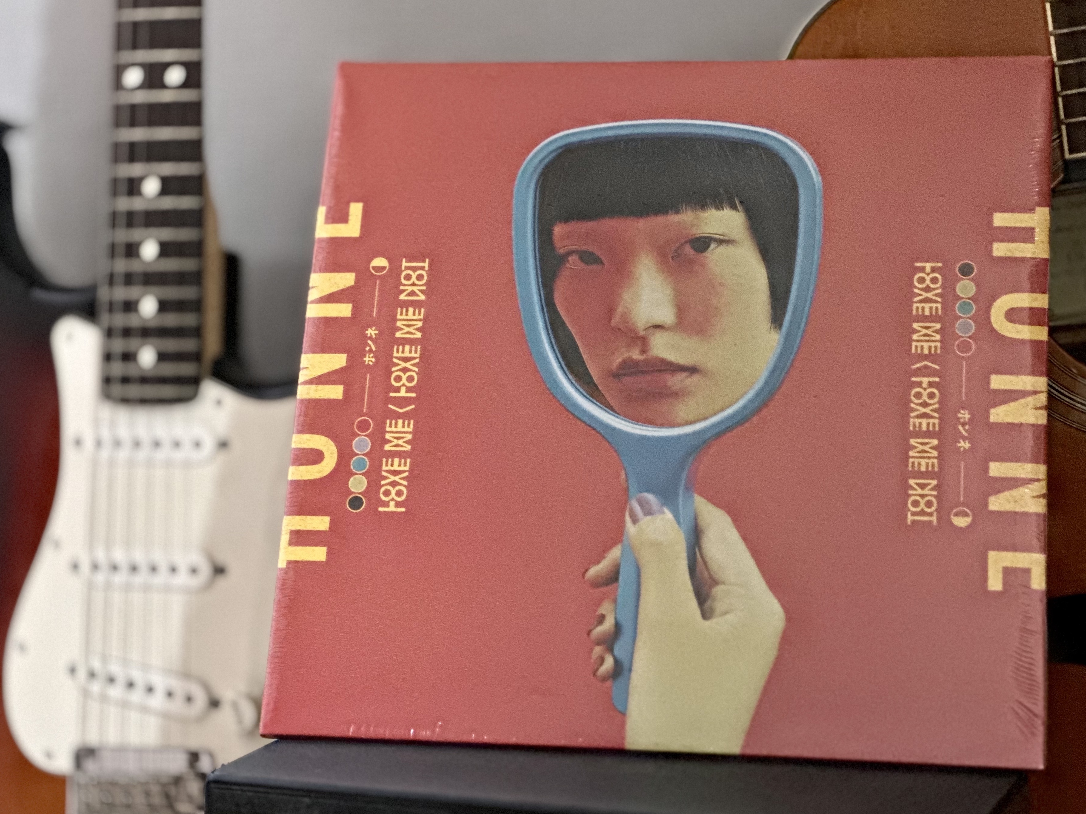 Honne Love Me Love Me Not Orange (2LP) 착용 스타일