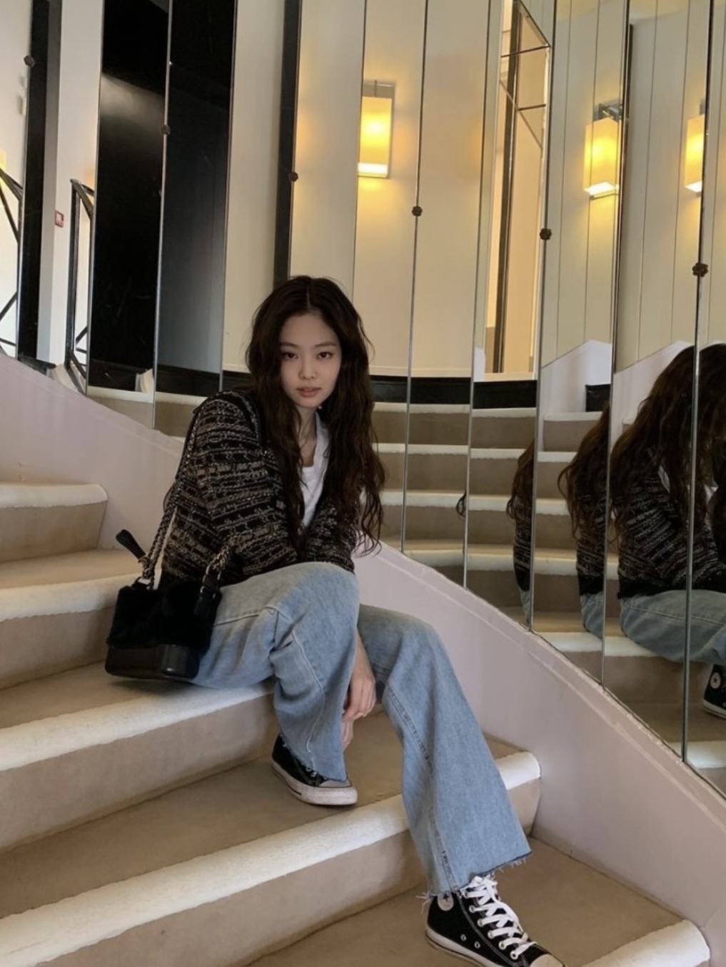 Chanel Gabrielle Small Hobo Bag Aged Calfskin & Gold Black 착용 스타일