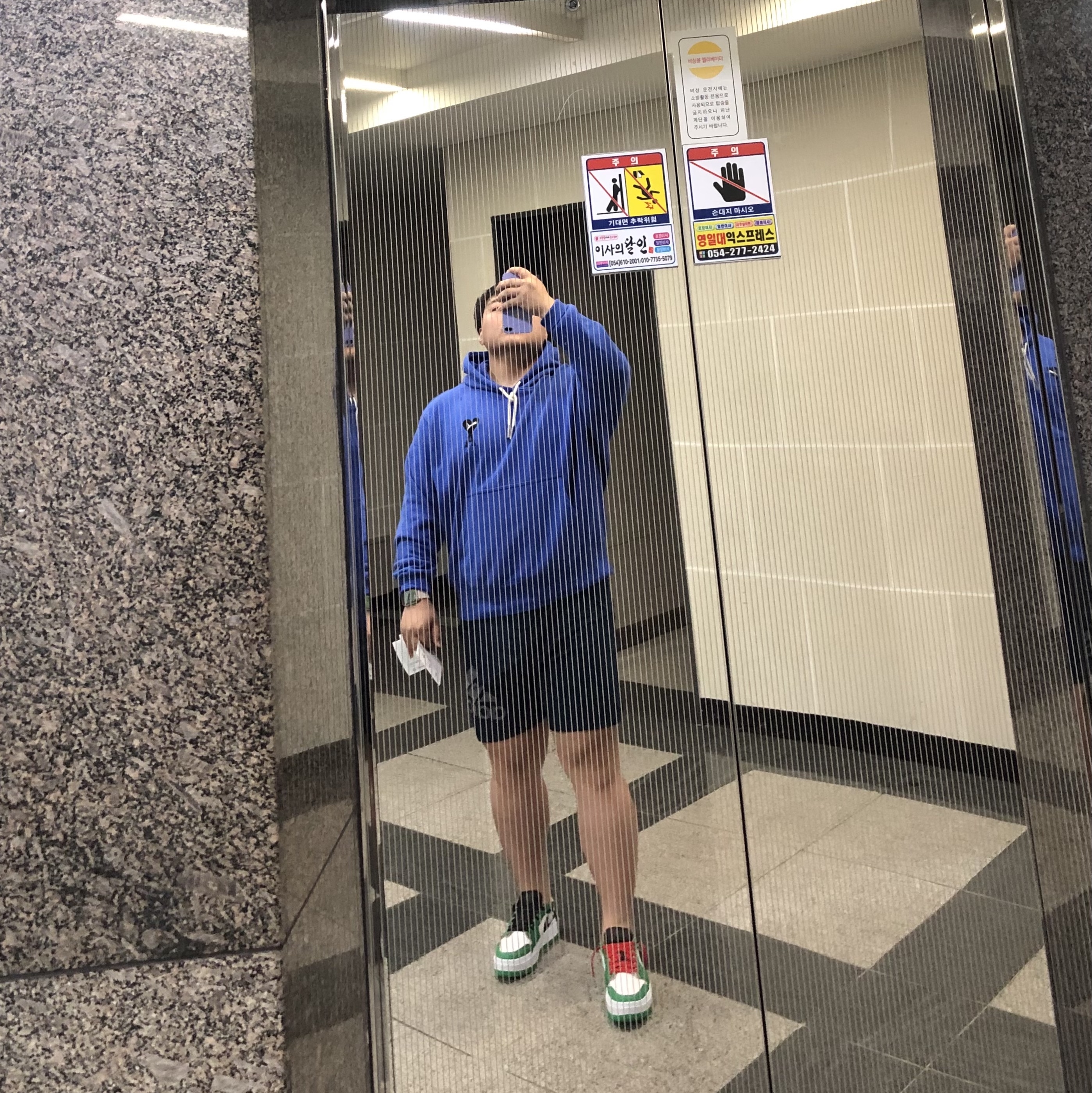 (W) Jordan 1 Elevate Low SE Lucky Green, Puma x AMI Hoodie Dazzling Blue 착용 스타일