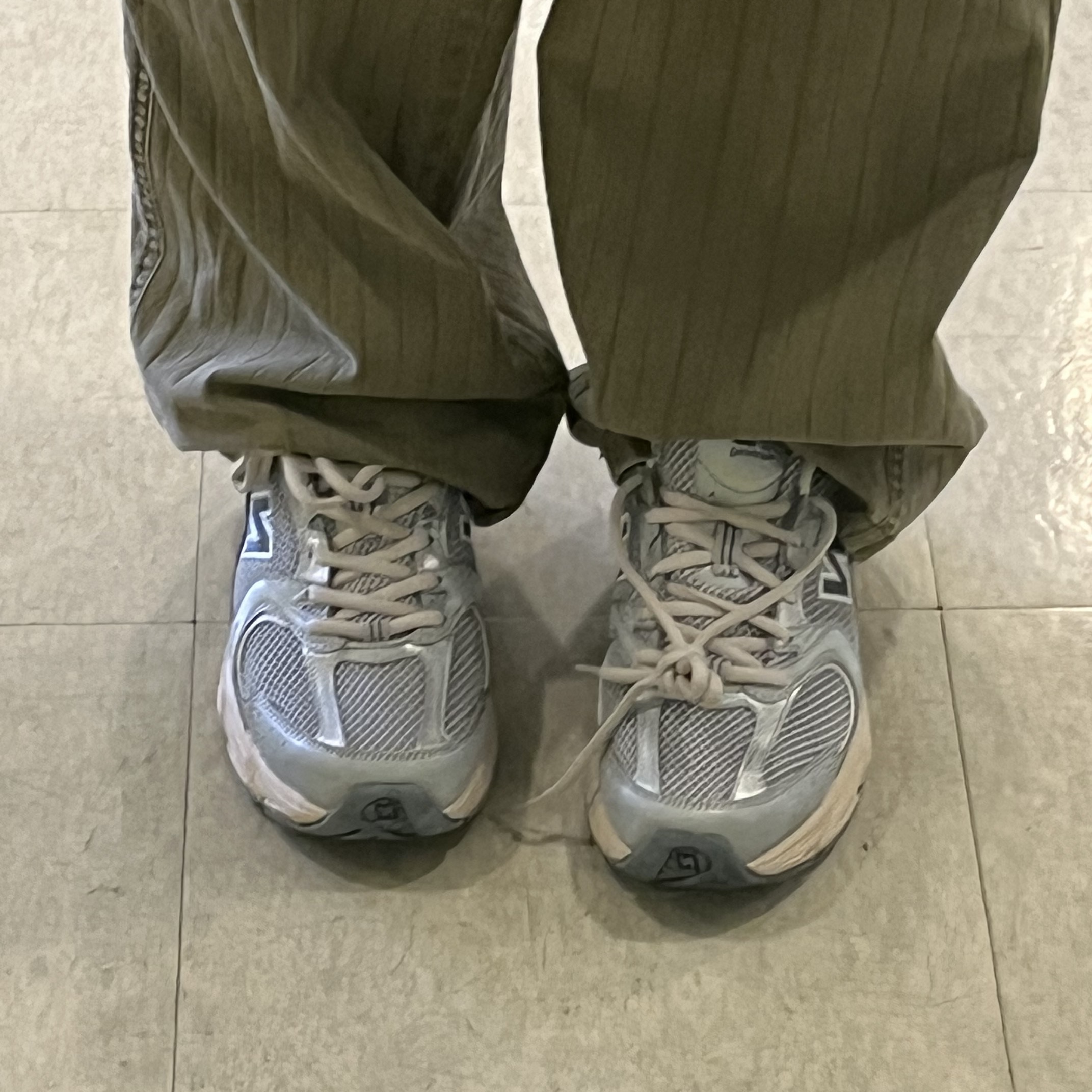 New Balance 530 Vintage Metallic Silver 착용 스타일 - 2