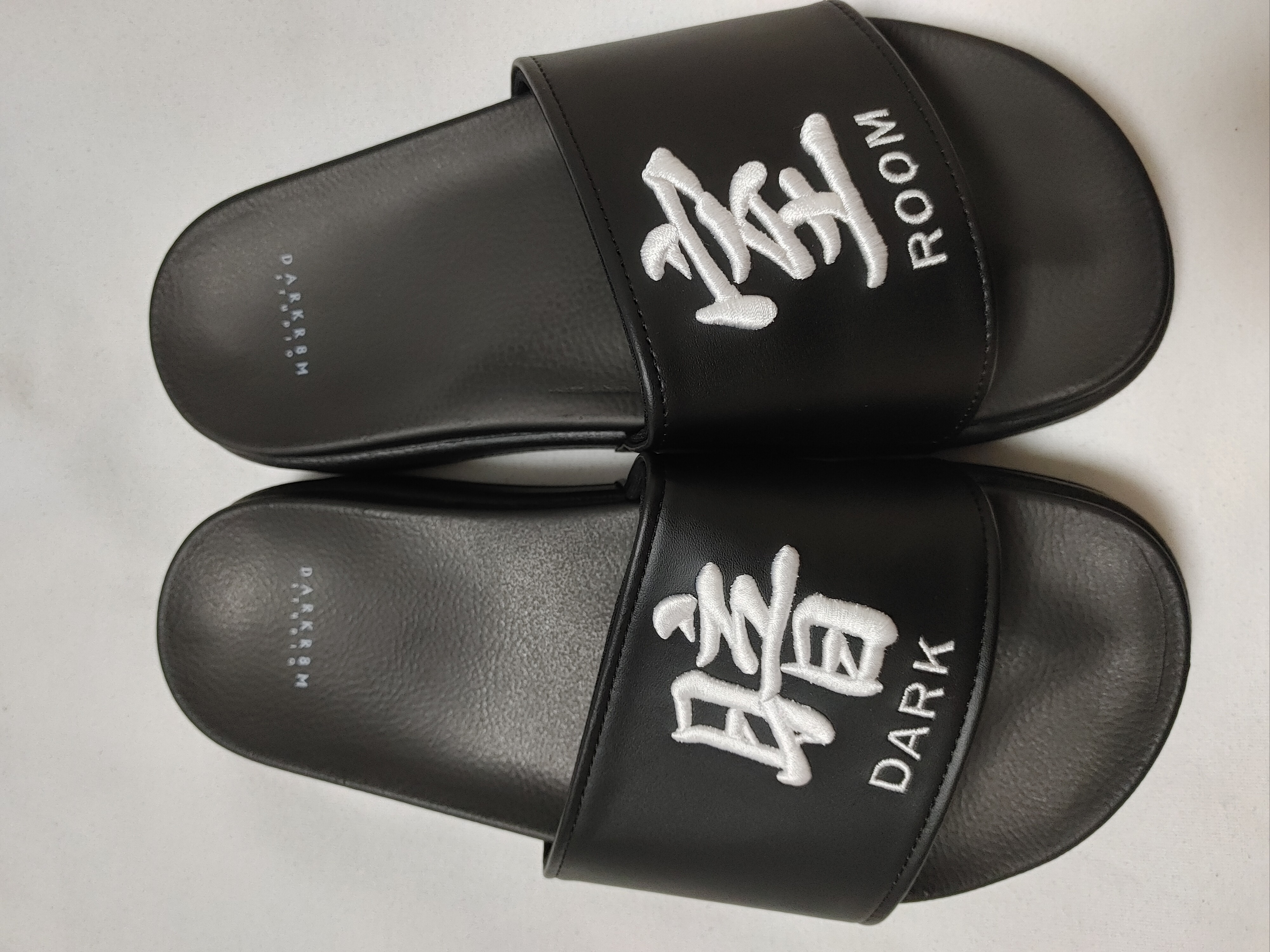 Darkr8m Studio Slides Black 착용 스타일