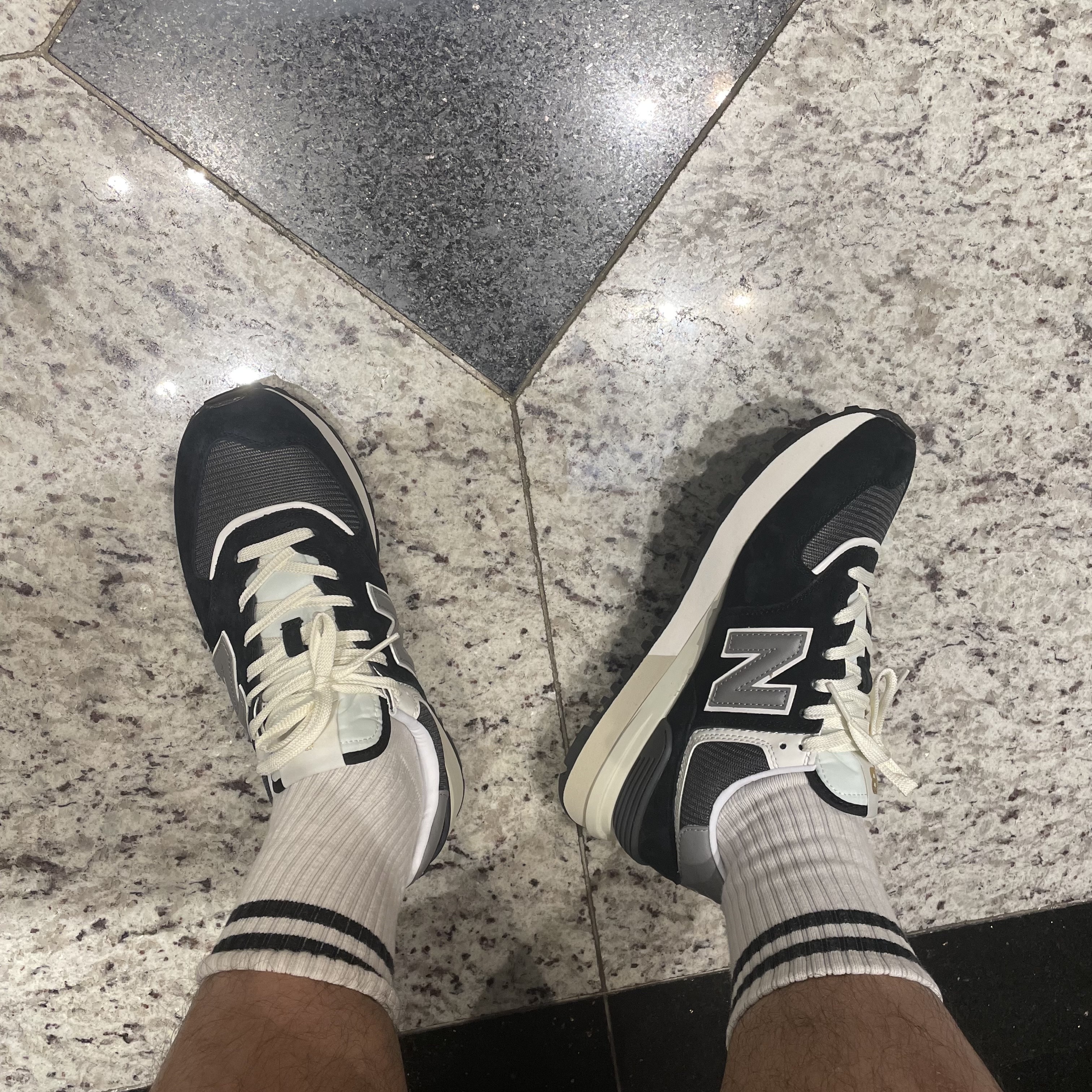 New Balance 574 Legacy Black 착용 스타일
