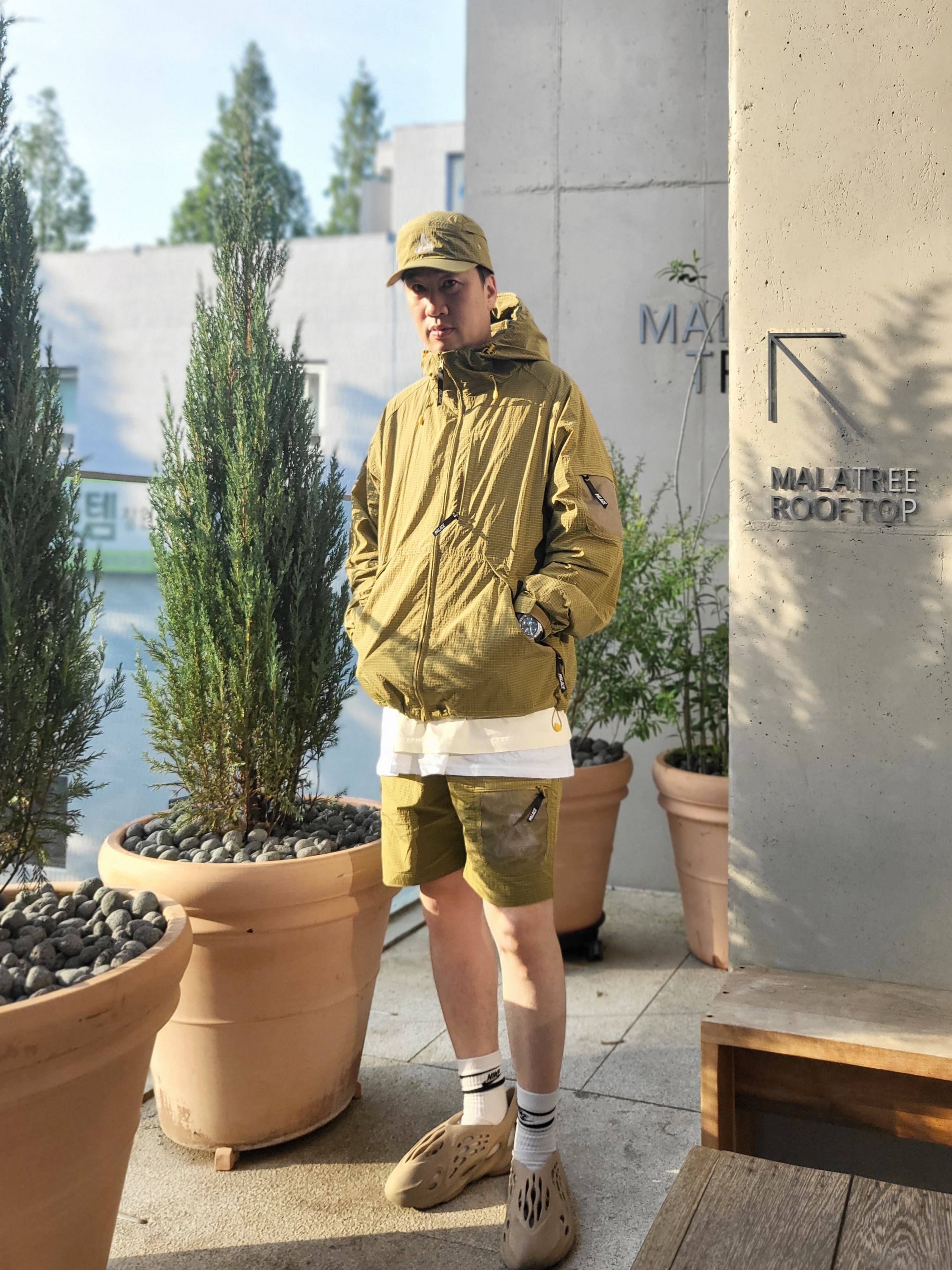 Palace Reacto Tri-Ferg T-Shirt Yellow - 23SS, Adidas Yeezy Foam RNNR Mist 착용 스타일