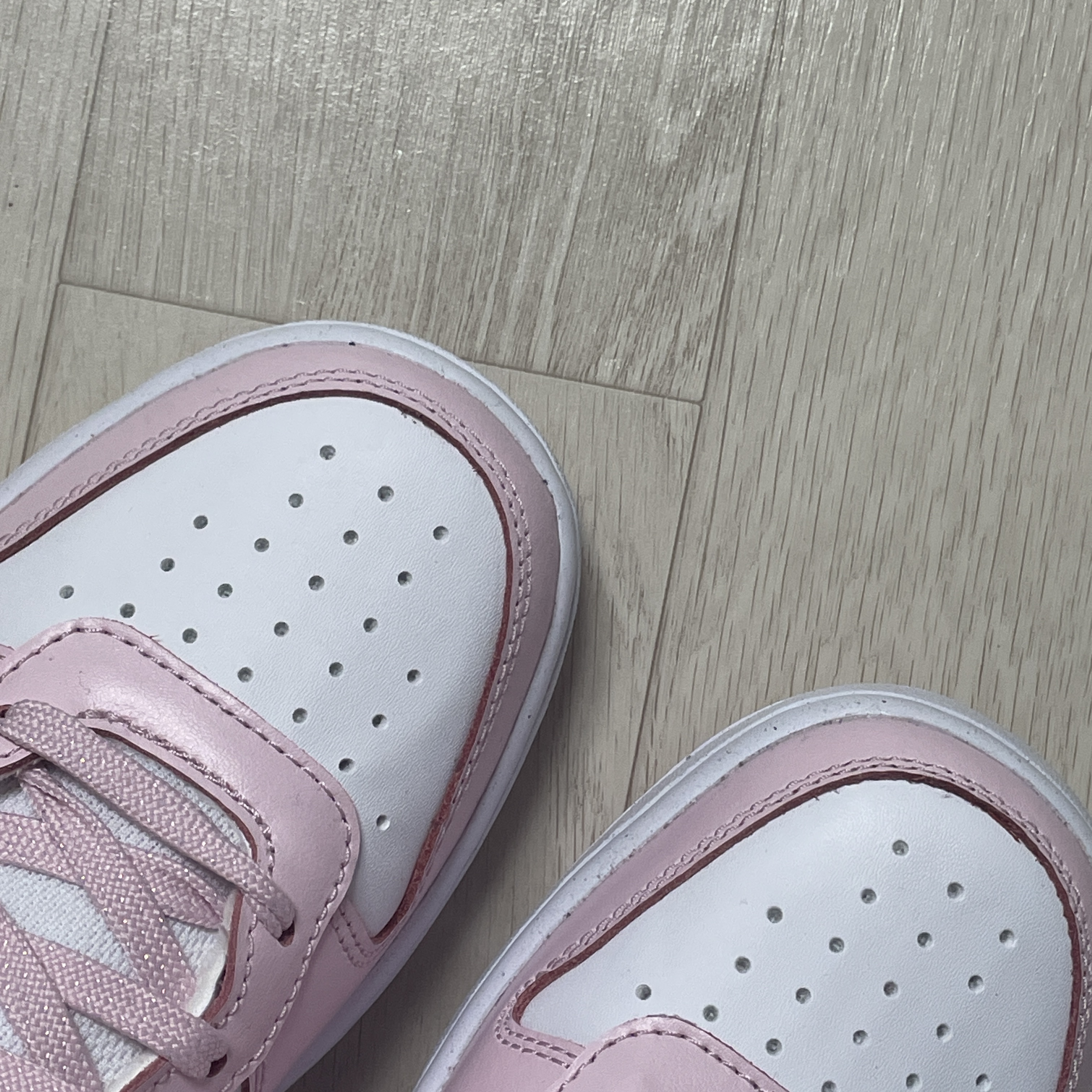 (GS) Nike Court Borough 2 SE White Pink Foam 착용 스타일