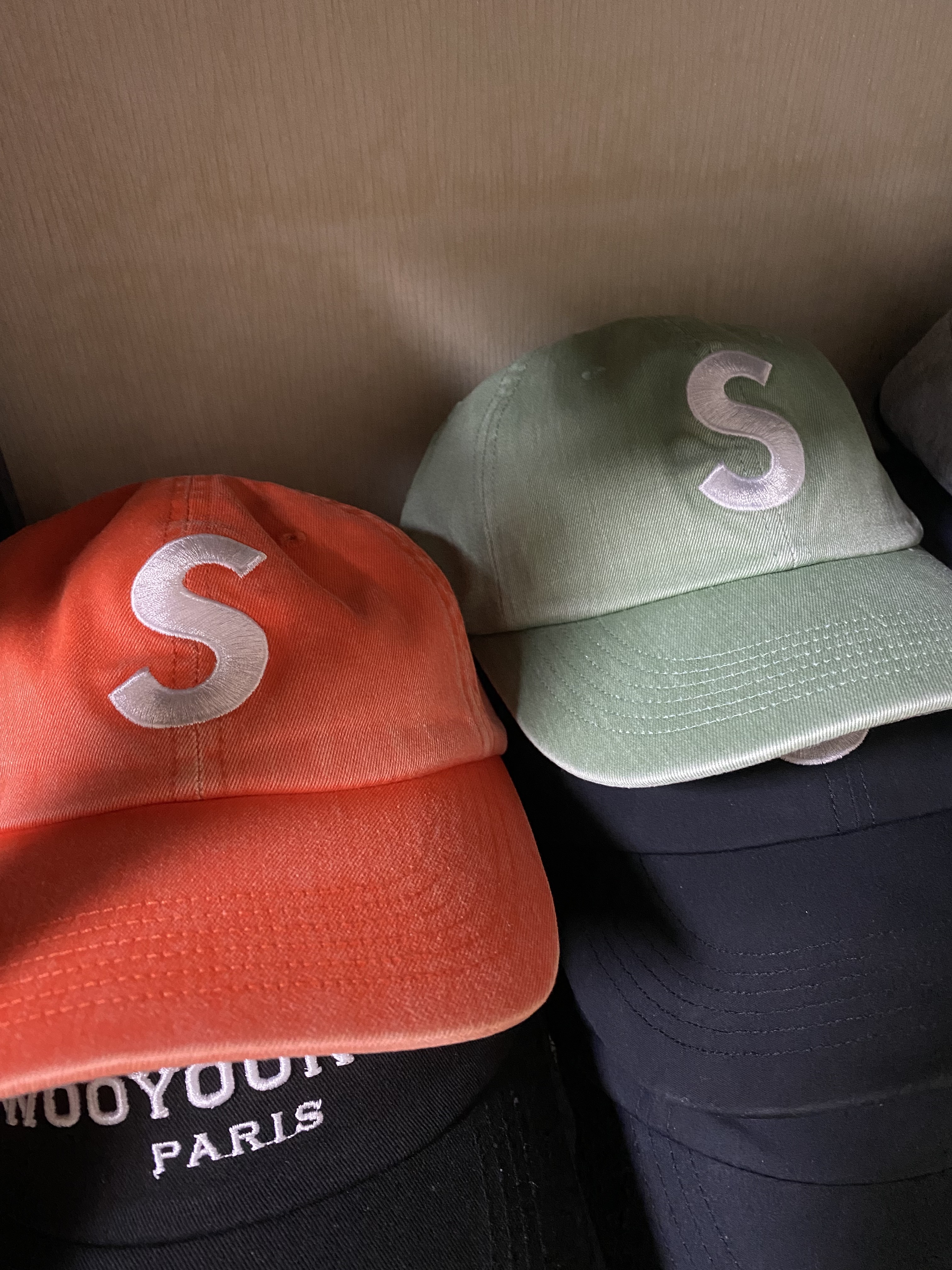 Supreme Pigment Print S Logo 6-Panel Light Sage - 22FW, Supreme Pigment Print S Logo 6-Panel Orange - 22FW 착용 스타일