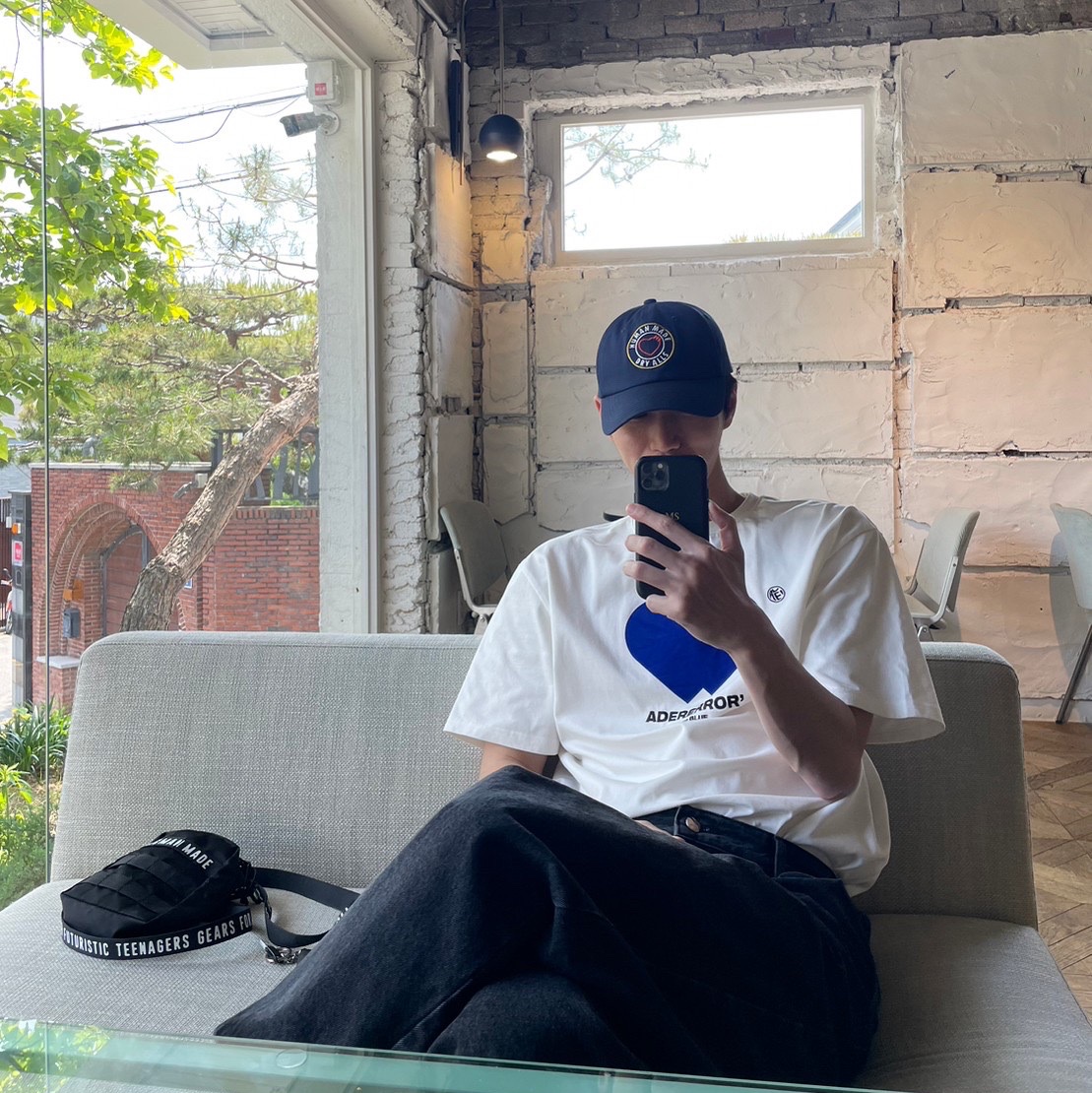 Ader Error Twin Heart Logo T-Shirt White 착용 스타일