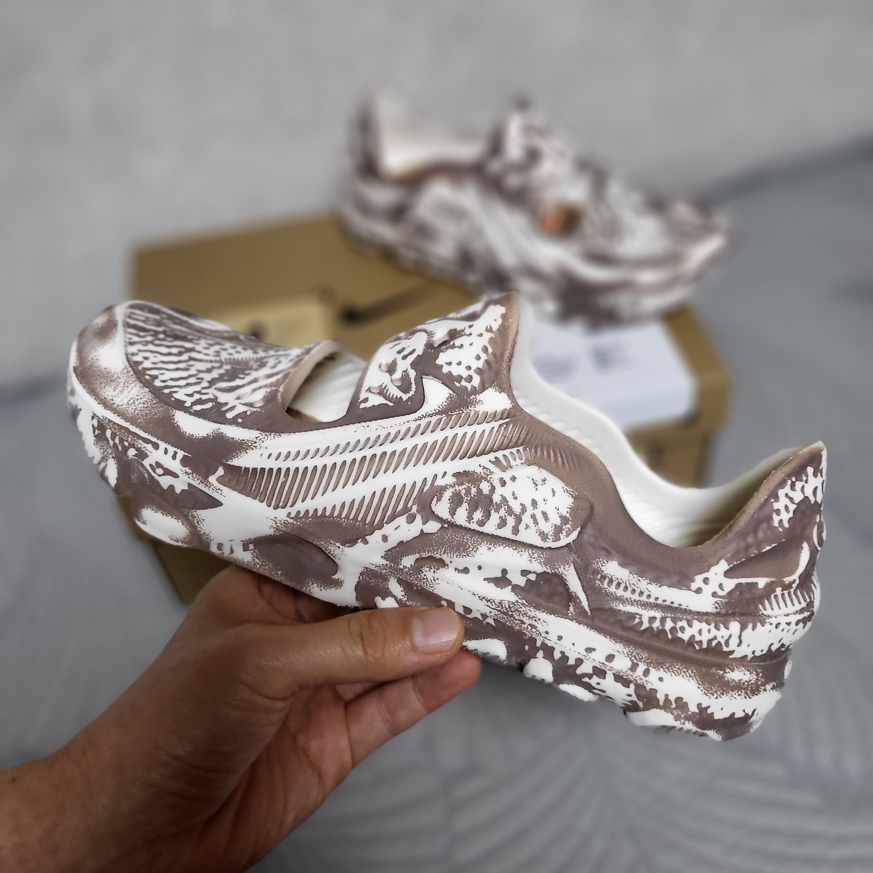 Nike ISPA Universal Natural and Desert Dust 착용 스타일 - 2